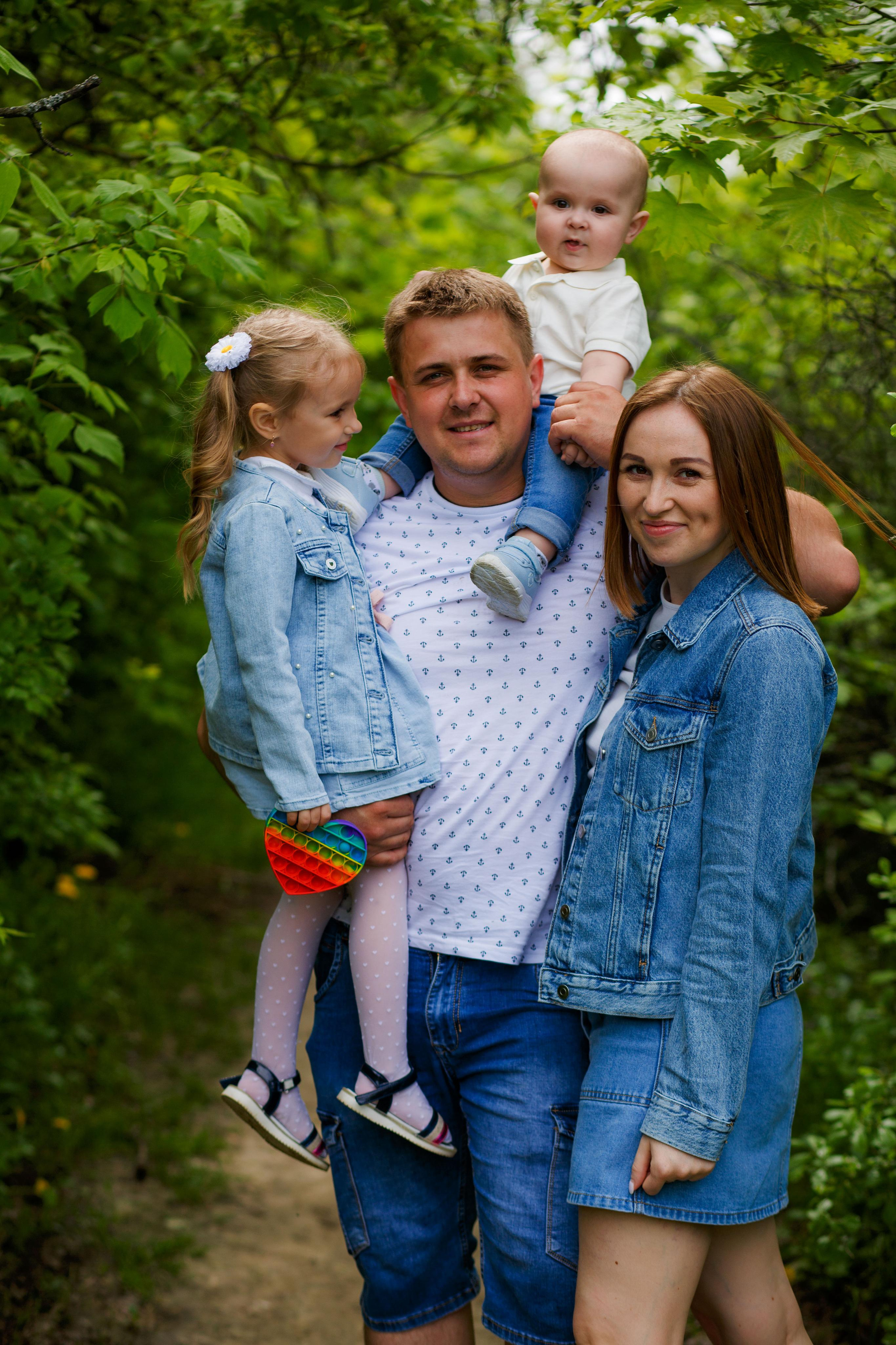 Семейная фотосессия на природе. Фотограф Яков Поспехов