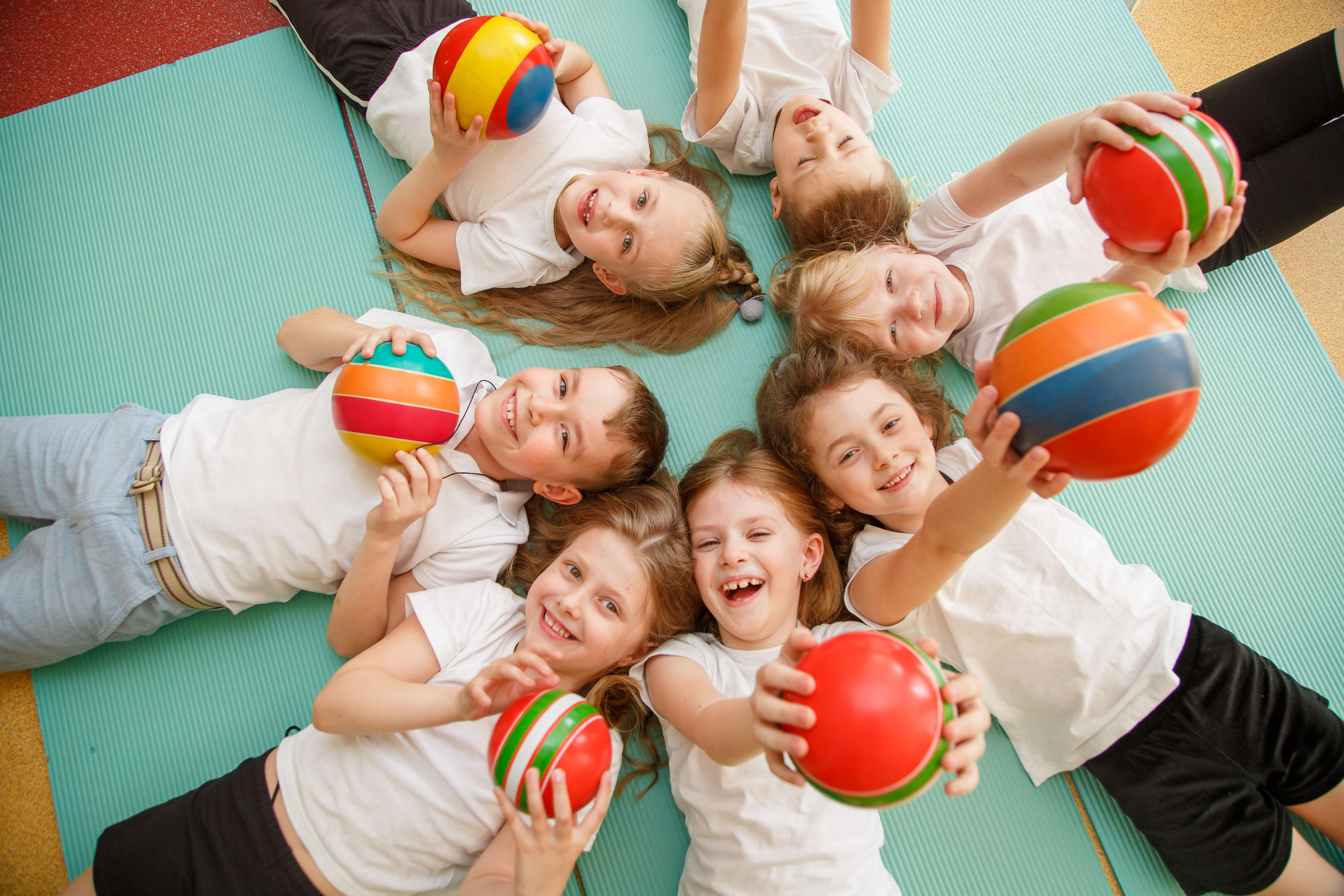 Выпускные альбомы для детских садов в Курске. Фотограф Яков Поспехов