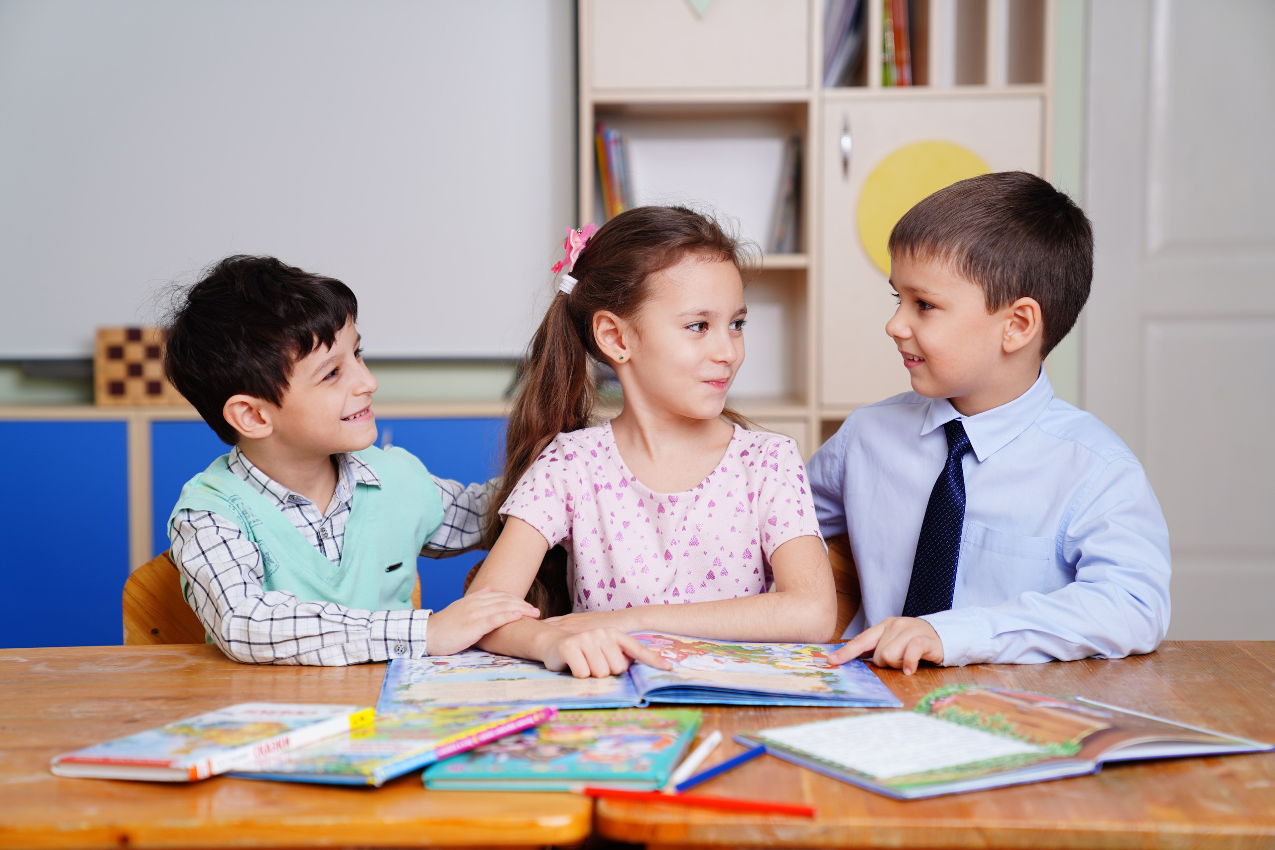 Мелкие группы. MEMENTO.Выпускные альбомы, школьные, юбилейные и другие книги. Ростов-на-Дону