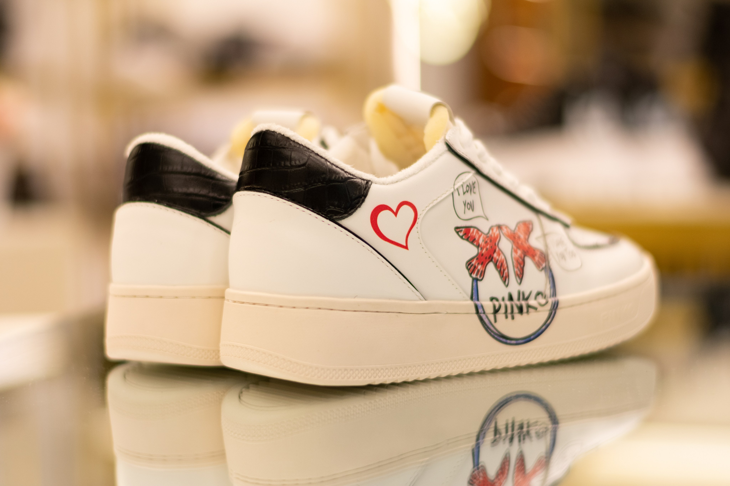 Для организаций. Предметная фотосессия для обувного магазина Capsula. Фотограф/видеограф Богдан Голованов