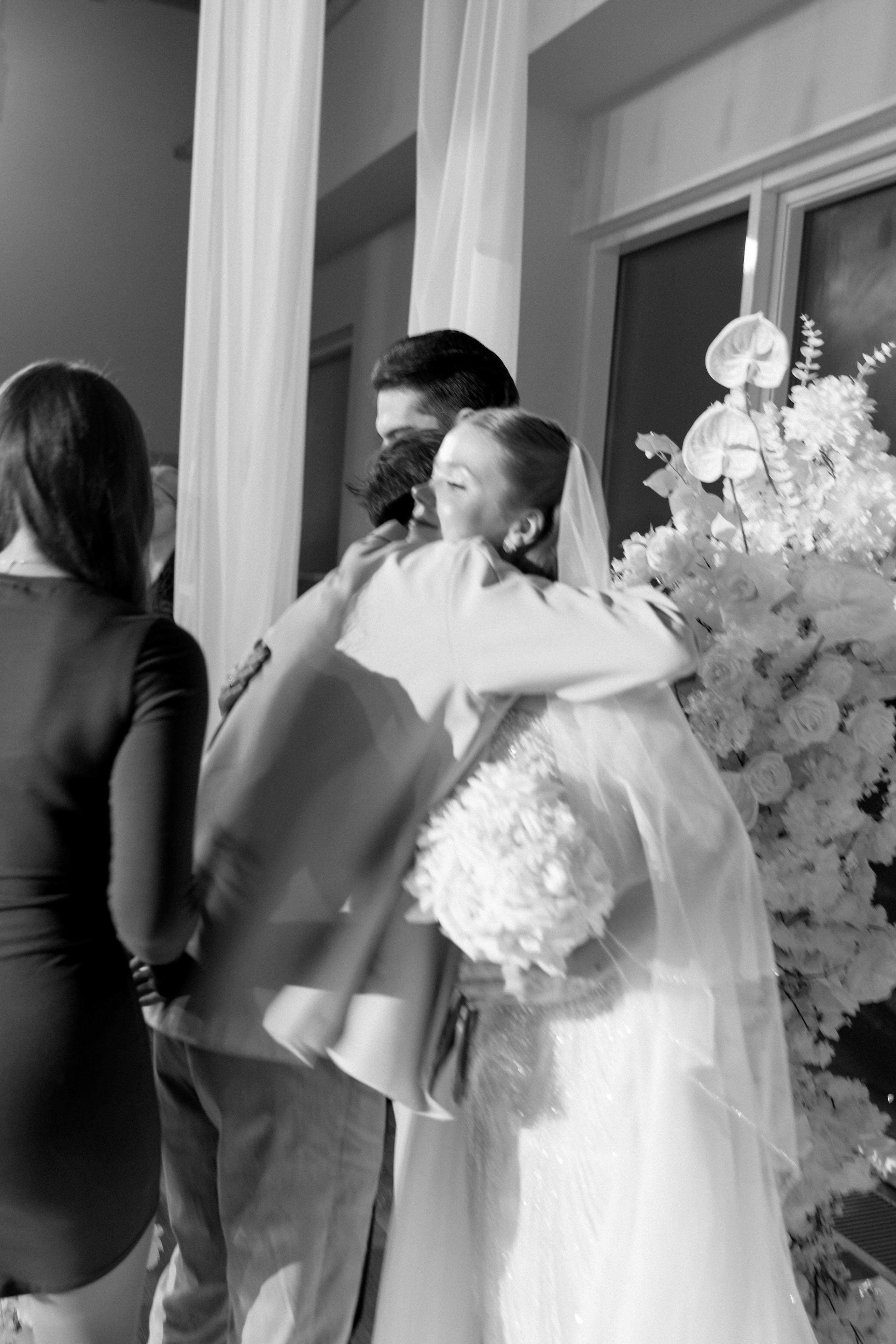 СВАДЕБНАЯ СЬЕМКА СБОРОВ В ОТЕЛЕ И ВЫЕЗД НА ЦЕРЕМОНИЮ (СНЯТО В СИБИРЕ В НИЖНЕВАРТОВСКЕ). Профессиональный фотограф, Санкт-Петербург — Виктория Богомолова