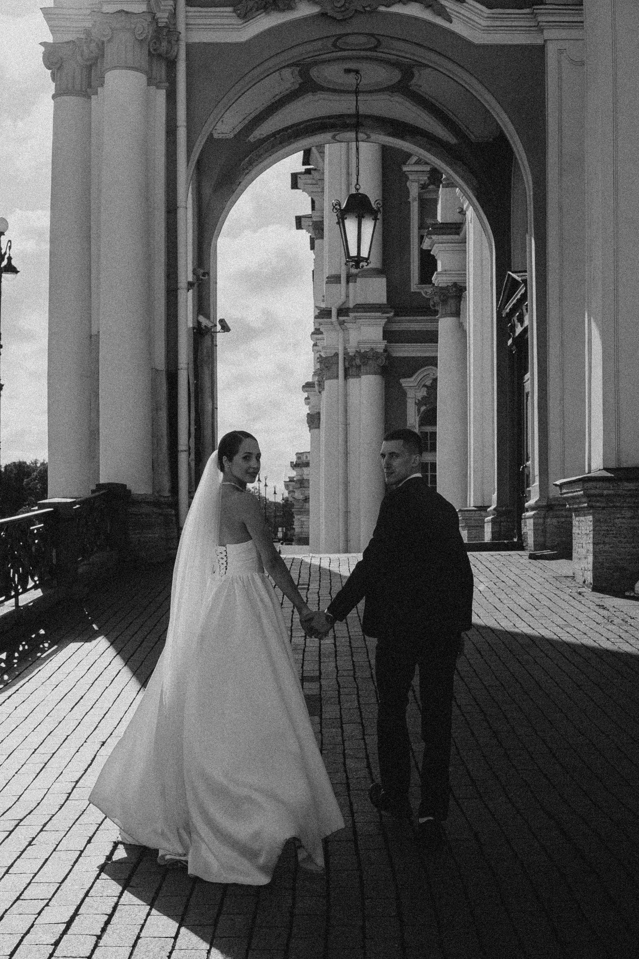 СВАДЕБНАЯ ПРОГУЛКА В САНТК-ПЕТЕРБУРГЕ (ИСАКИЕВСКИЙ СОБОР, ЗИМНЯЯ КАНАВКА, ЭРМИТАЖ И БОЛЬШАЯ МОРСКАЯ УЛИЦА). Профессиональный фотограф, Санкт-Петербург — Виктория Богомолова