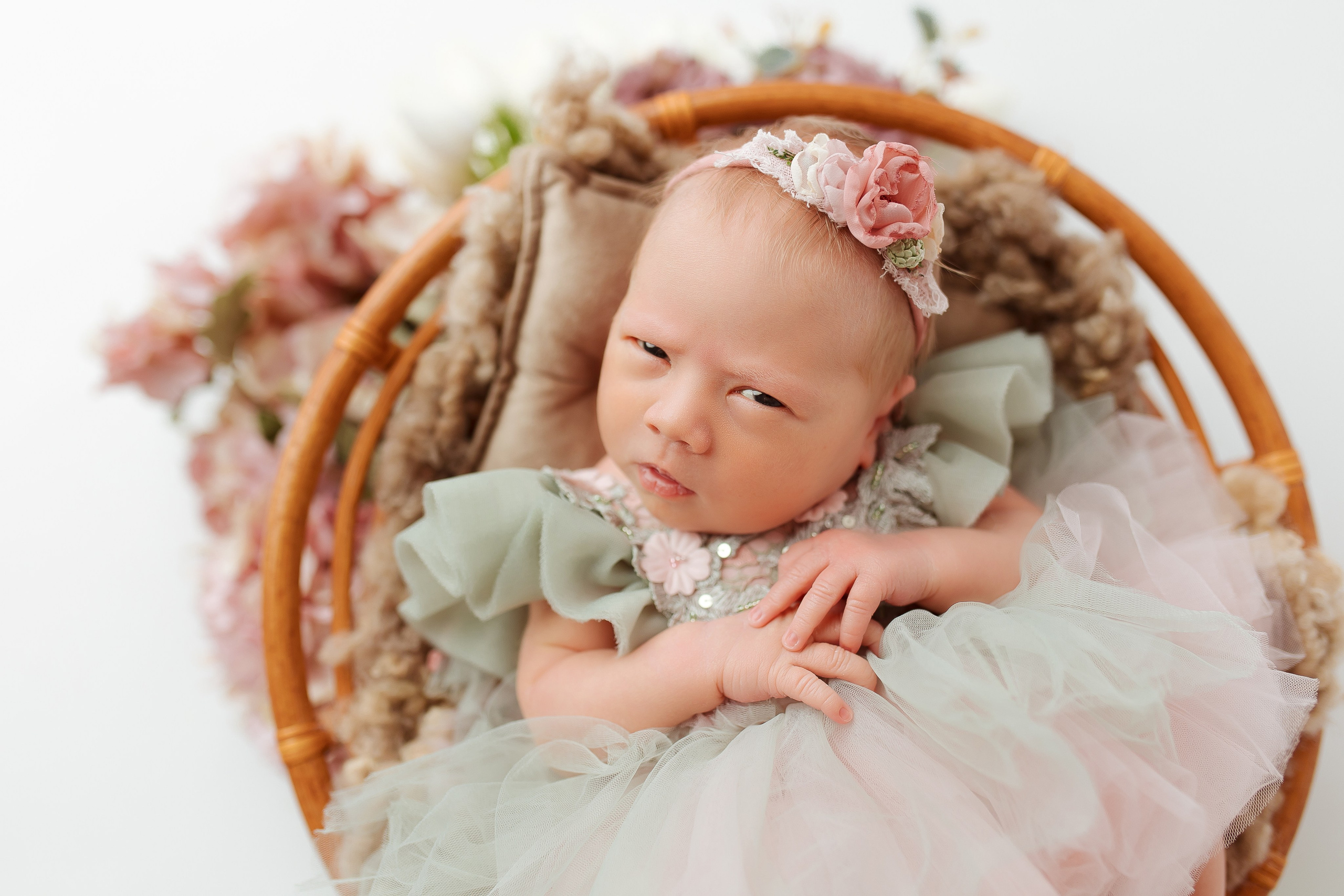 Новорожденные. Детский фотограф новорожденных Москва. годики под ключ. своя студия