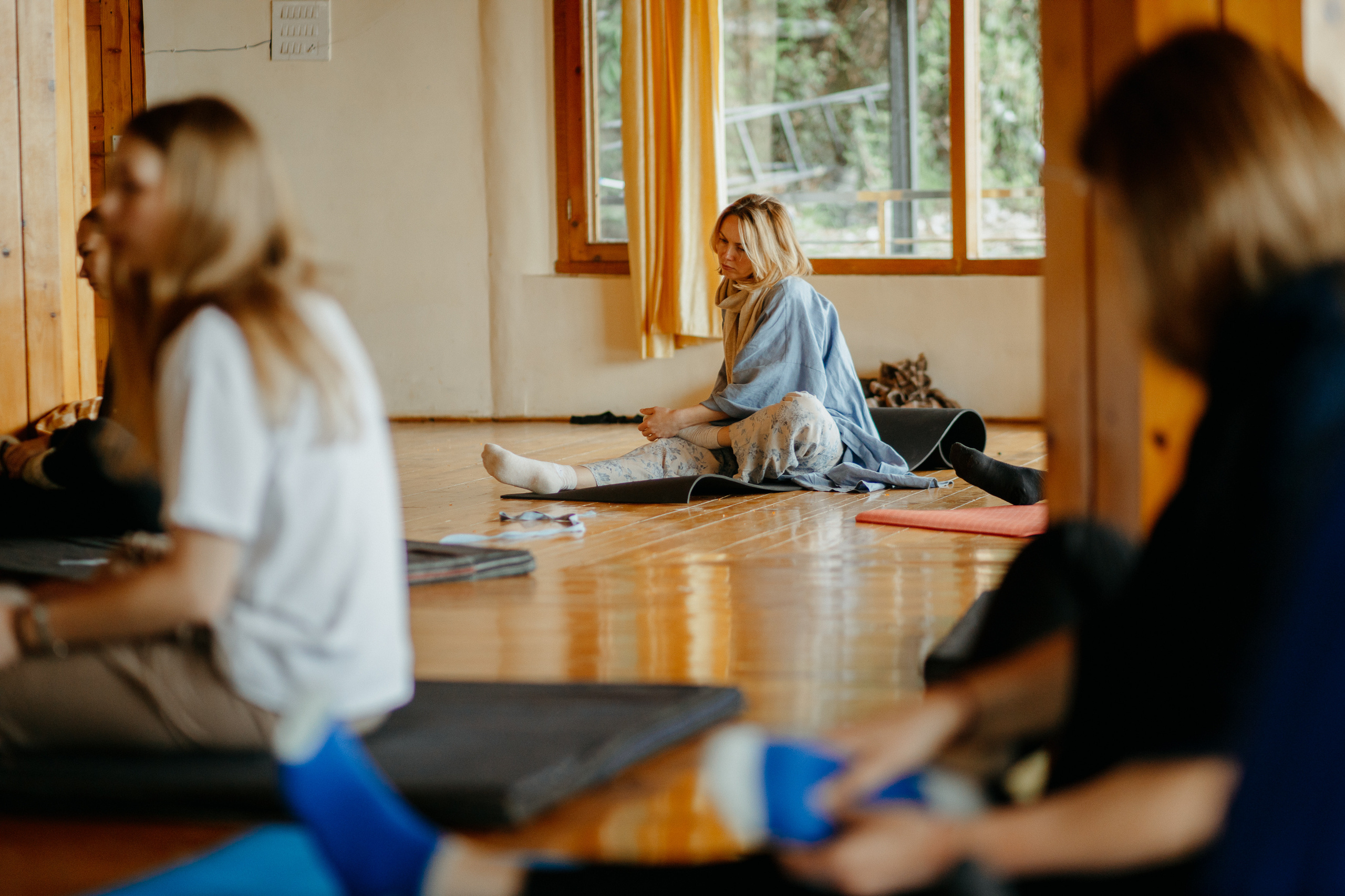 Женская практика от Лу, ретрит в Гималаях. Фотограф Ольхон/ Индия, Регина