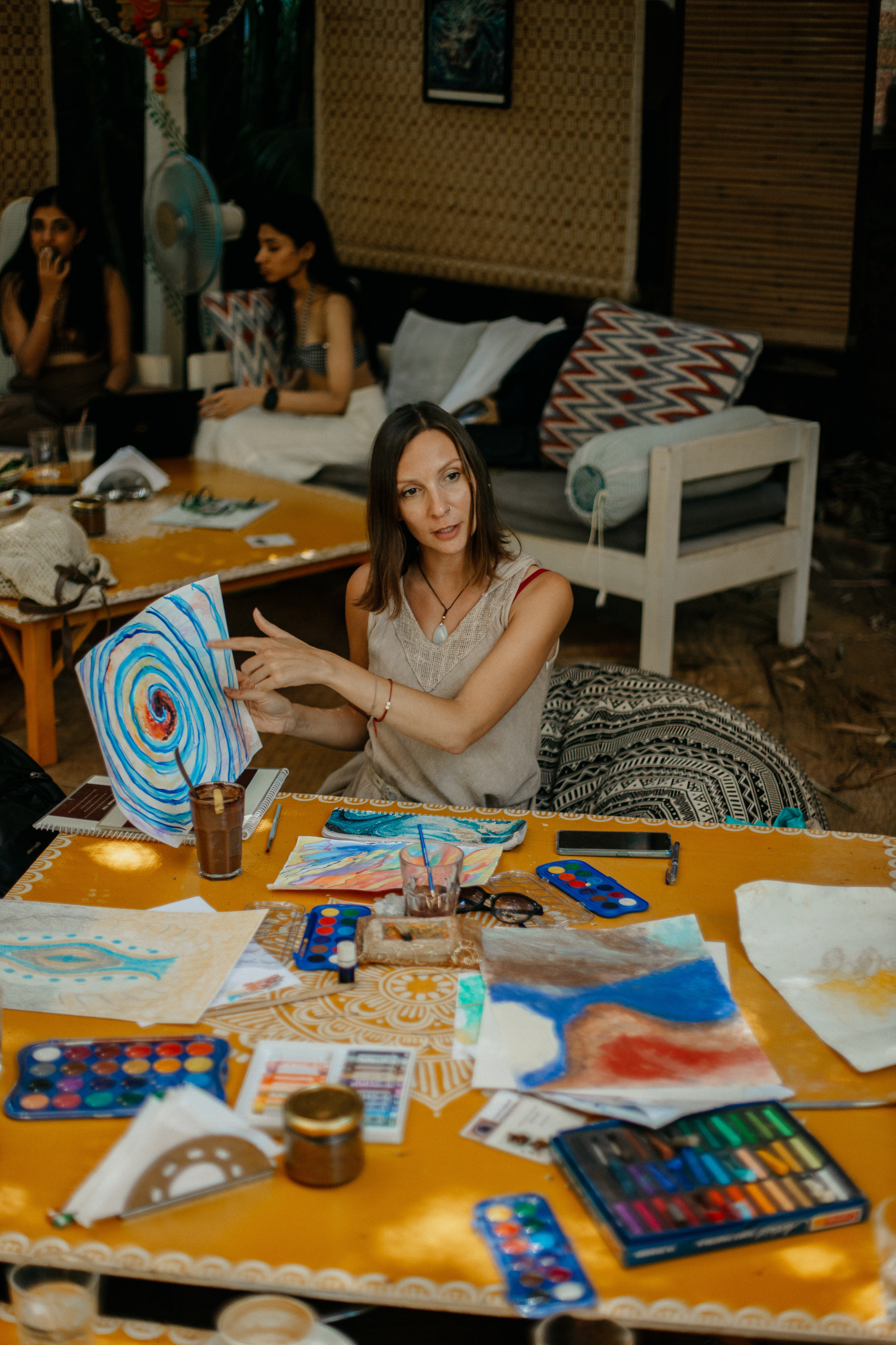 Арт-терапия Натальи Тарковской. Фотограф Ольхон/ Индия, Регина