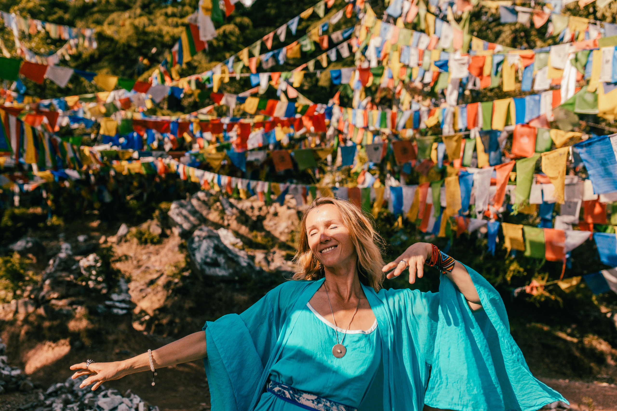 Прогулка к тибетским флагам с командой «Путь сердца» в Гималаях. Фотограф Ольхон/ Индия, Регина