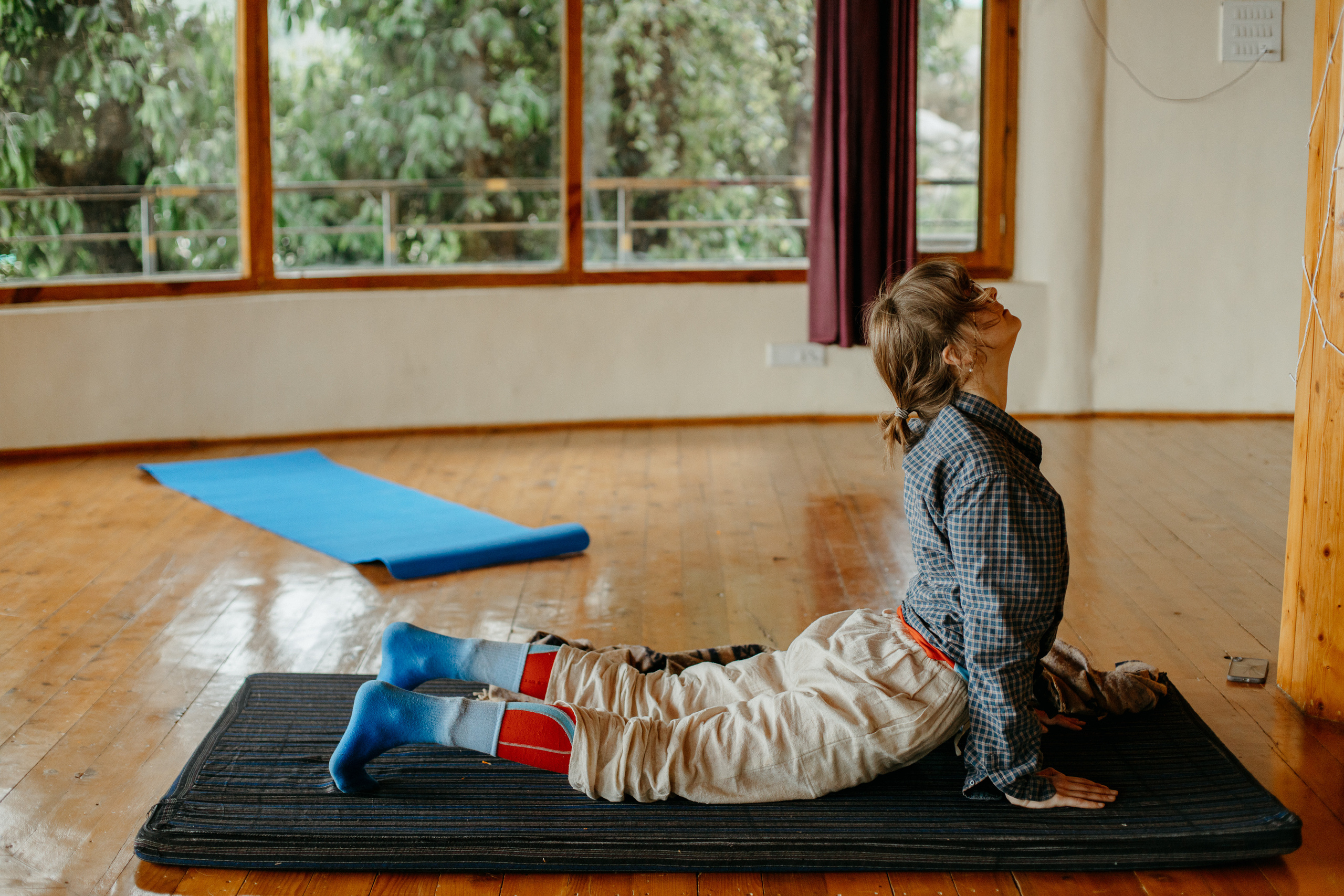 Женская практика от Лу, ретрит в Гималаях. Фотограф Ольхон/ Индия, Регина