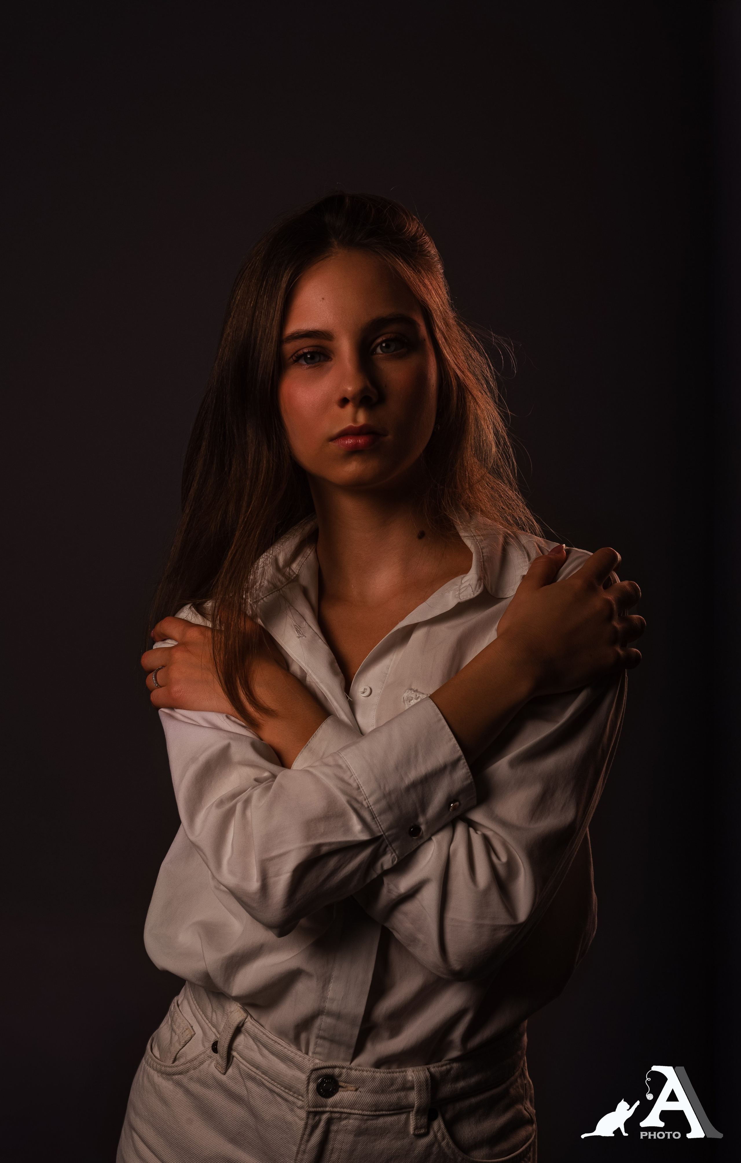 Темный портрет в студии