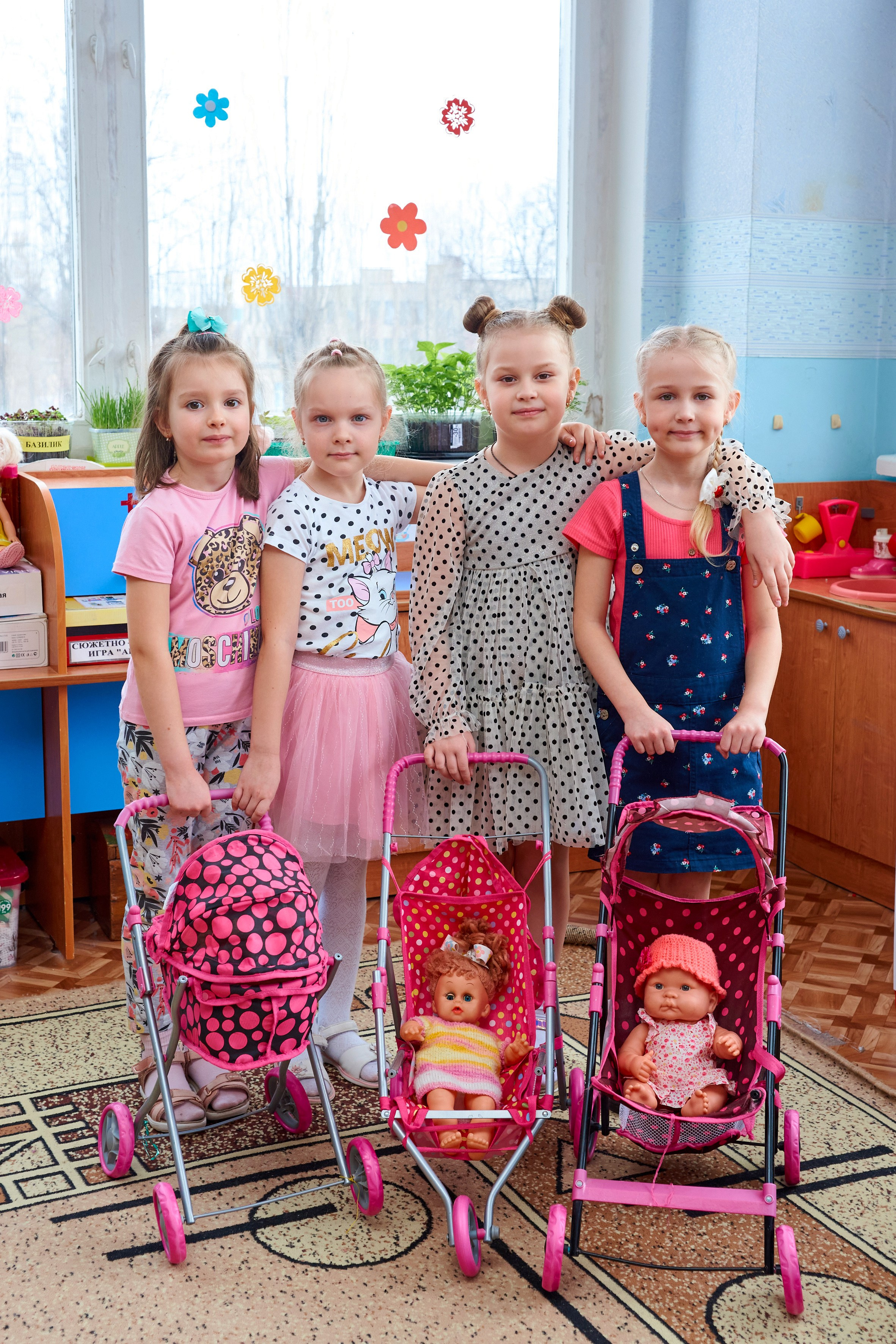 Игры и занятия в группе. Childrenfoto.ru