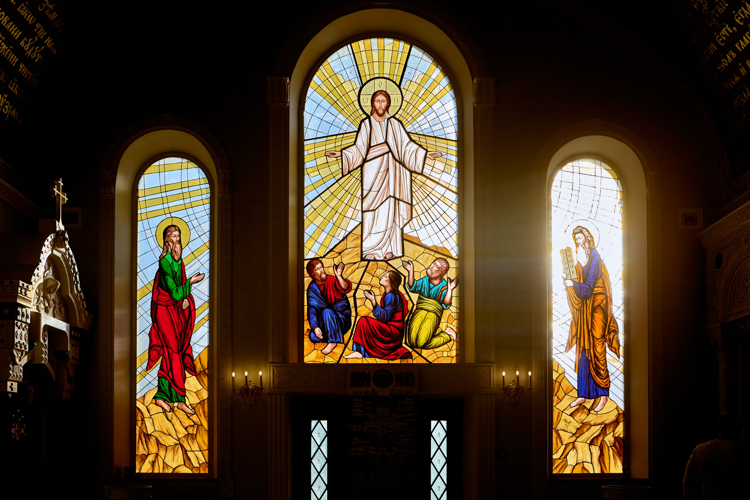 Фотографии Витражей в храме пророка Божия Илии