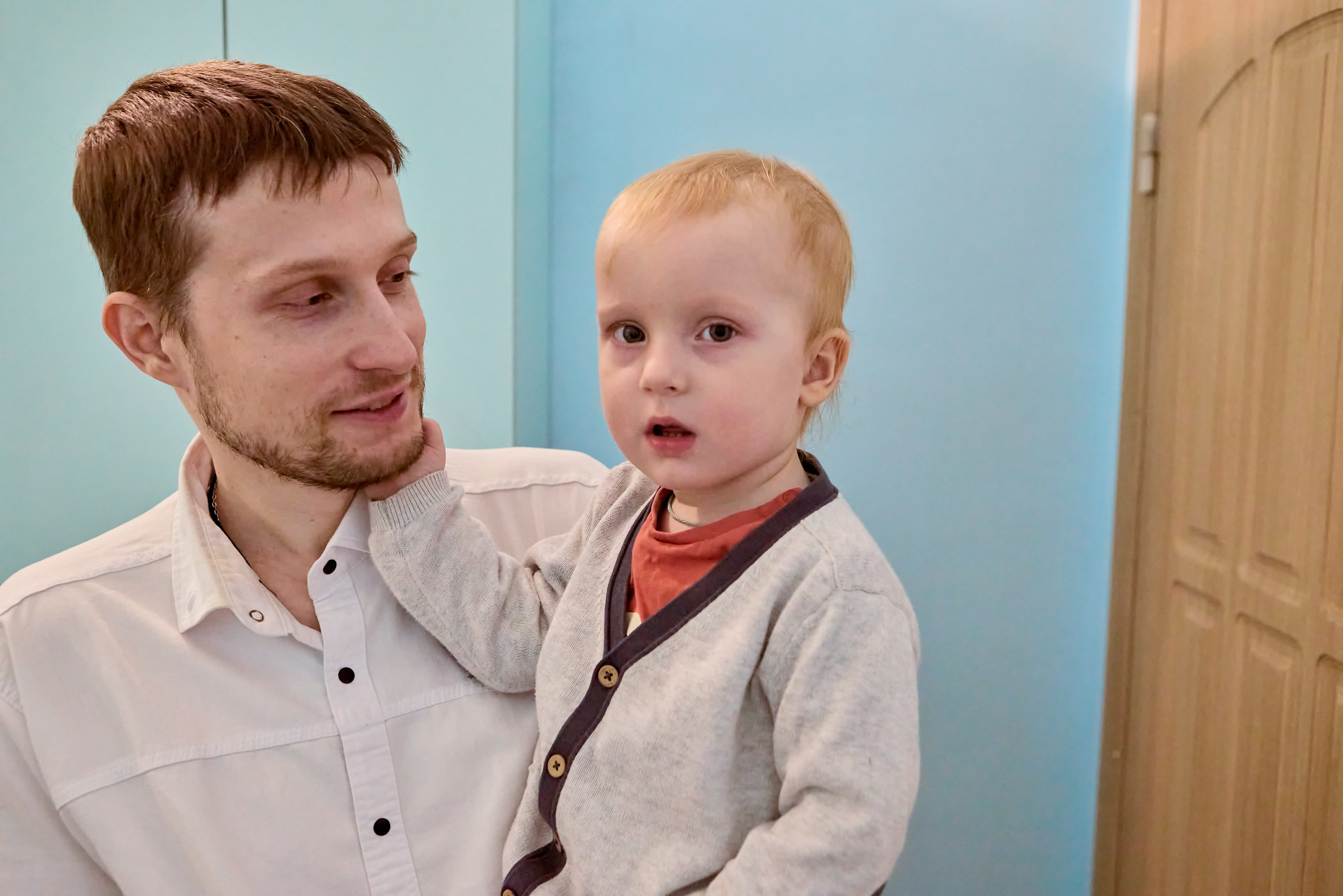 На ночном Пасхальном Богослужении. Детский портрет православного фотографа Николая Голованова.