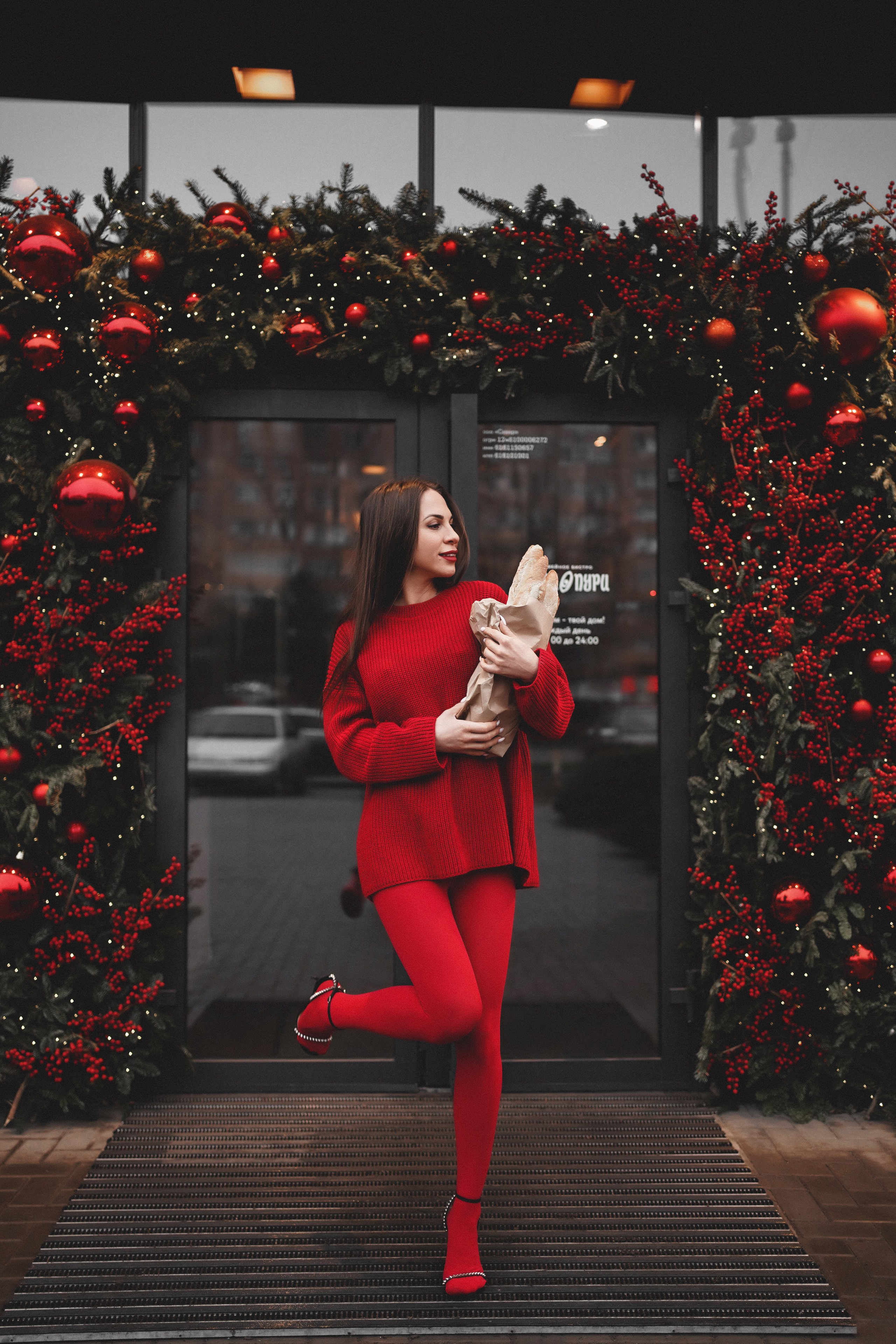 Пури пури. Фотосессия в Ростове-на-Дону. Дарья в ярком образе с батонами. Свадебный фотограф в Ростове-на-Дону. Таинство Крещения и Венчания, семейные фотосессии. Алёна Чёботова