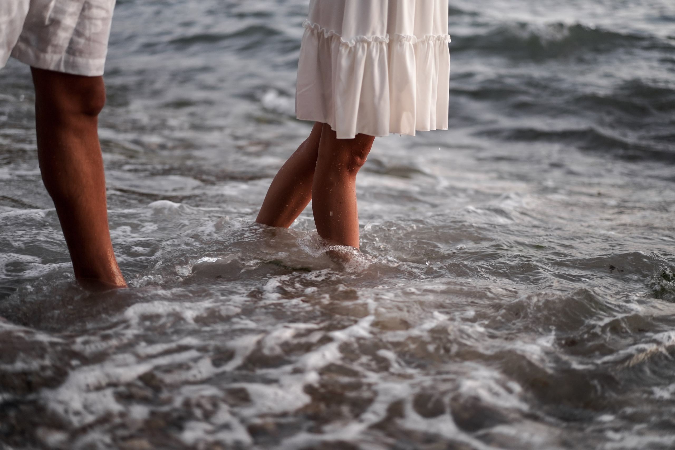 Матвей и Софья на фотосессии дикого пляжа Грот Дианы в Крыму. Свадебный фотограф в Ростове-на-Дону. Таинство Крещения и Венчания, семейные фотосессии. Алёна Чёботова