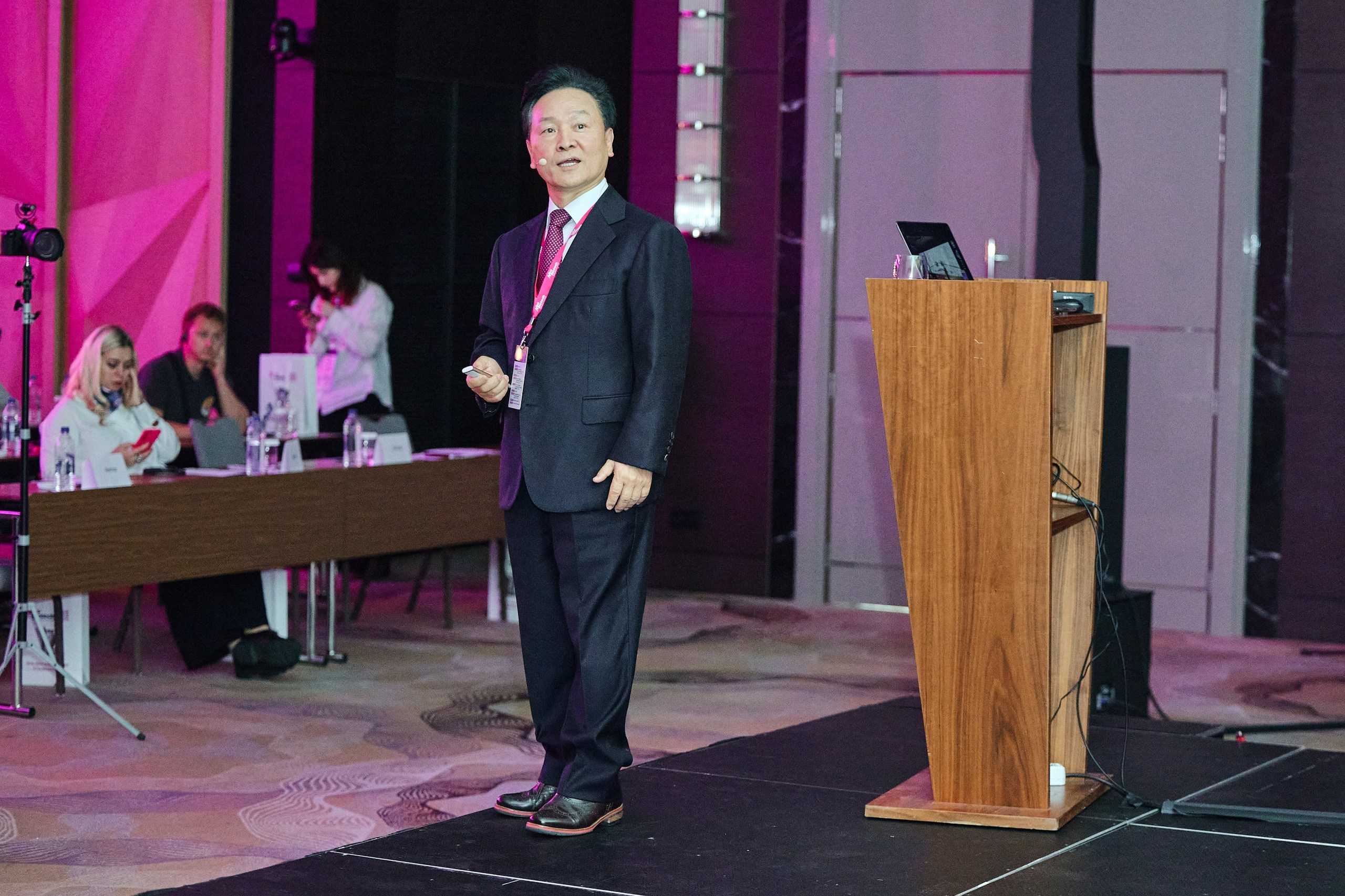 Конгресс имплантологов Neo Biotech 2025. Антон Артюшин, портретный фотограф. Москва