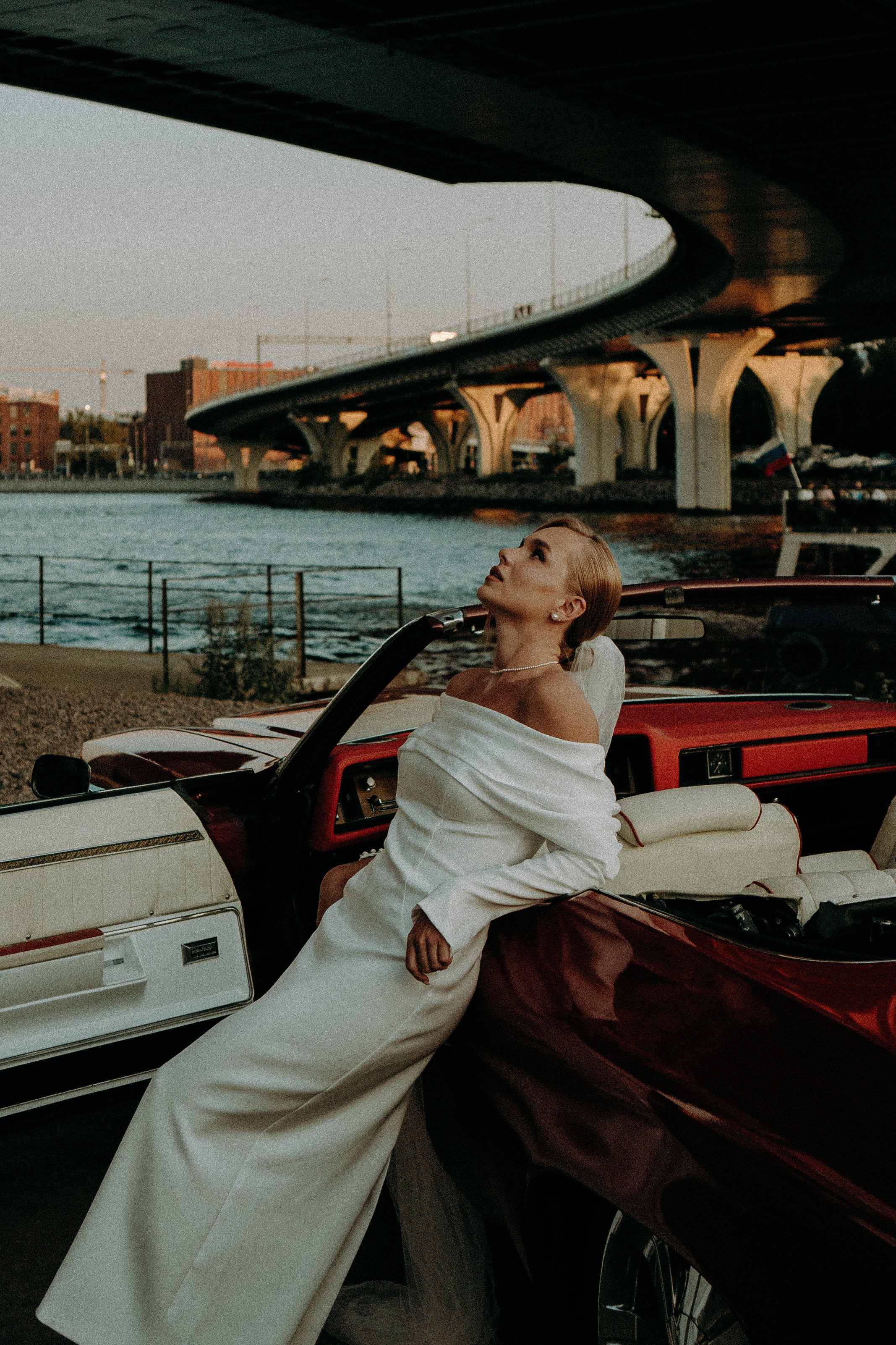 СВАДЕБНАЯ СЬЕМКА ВОЗЛЕ МСОТА БЕТАНКУРА НА КАБРИОЛЕТЕ. Профессиональный фотограф, Санкт-Петербург — Виктория Богомолова