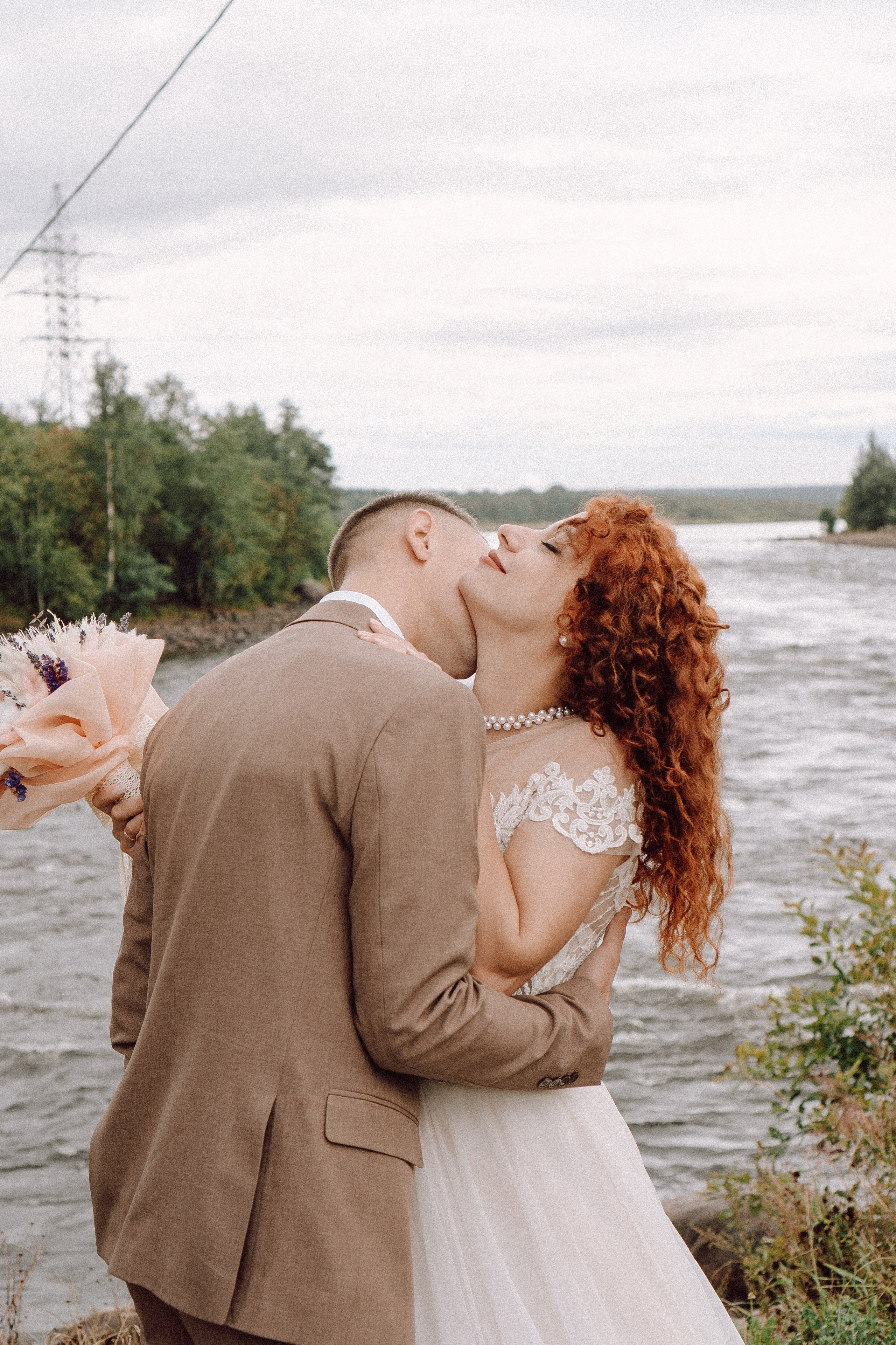 СВАДЕБНАЯ ФОТОСЕССИИЯ ПАРЫ В ГОРОДЕ ПРИОЗЕРСК В СОСНОВОМ ЛЕСУ И С ПИКАПОМ. Профессиональный фотограф, Санкт-Петербург — Виктория Богомолова
