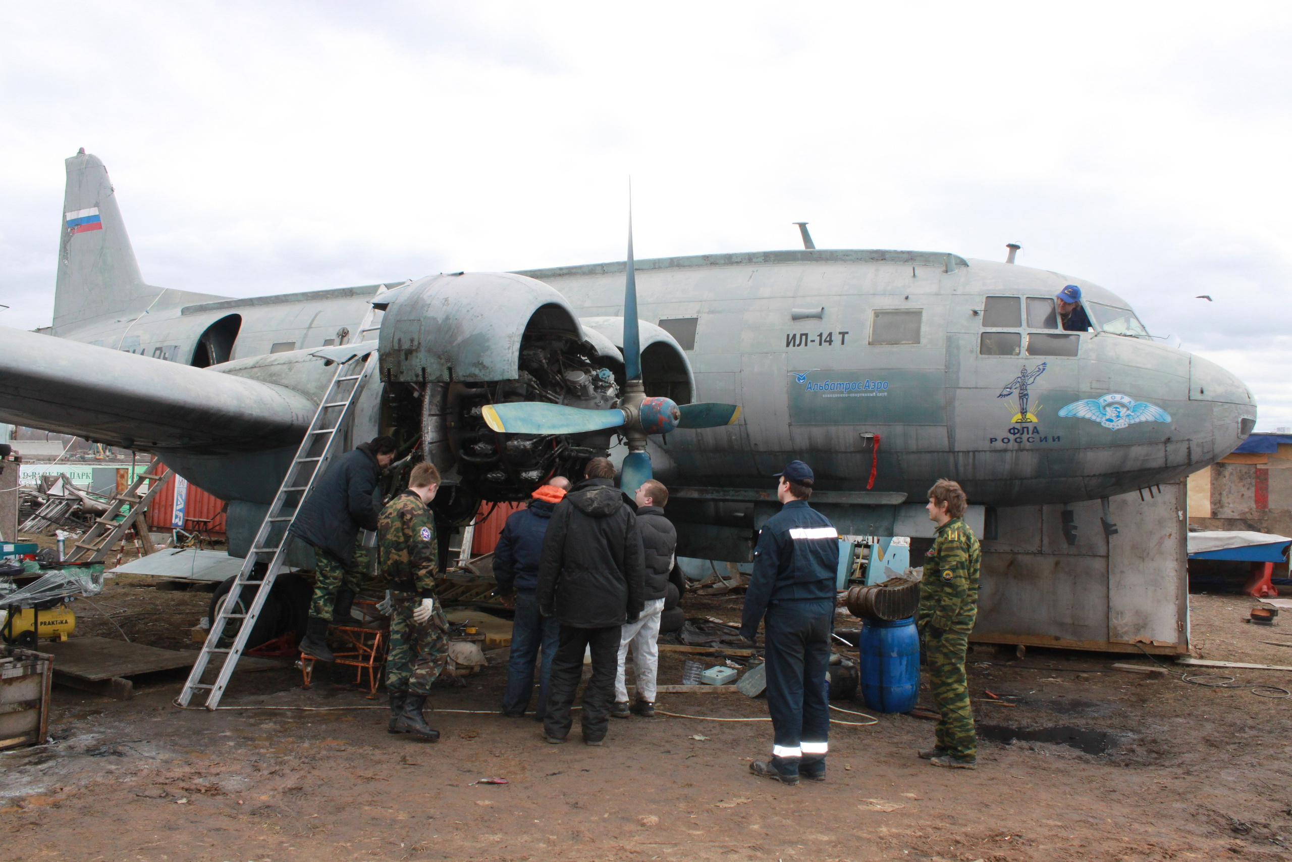Ил-14Т «Голубая Мечта» работы в Тушино (2011 г.). Фотоальбом показывающий увлекательный мир авиации и мир медведей Андрея Иванова