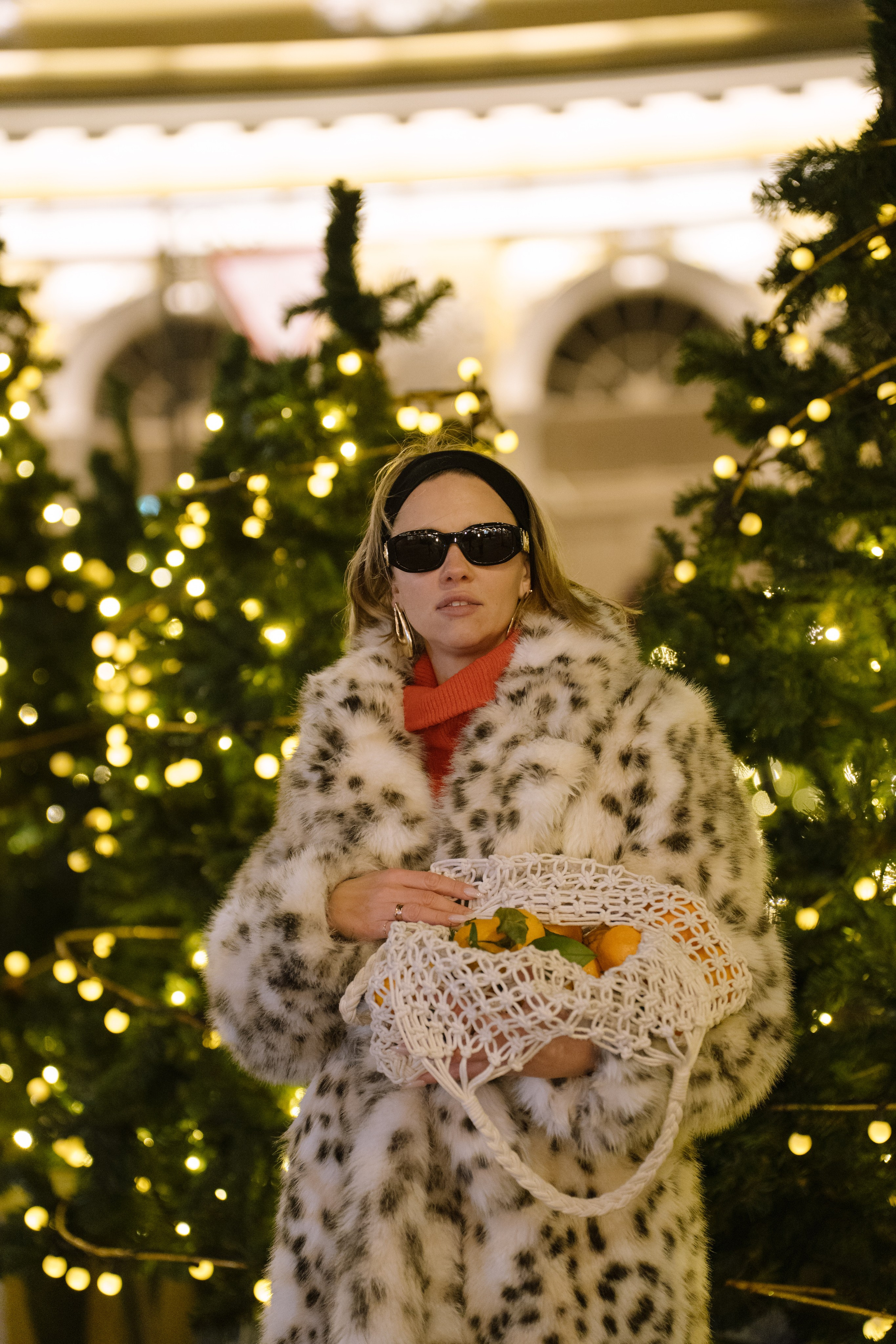 ПРОГУЛКА НА МАНЕЖНОЙ ПЛОЩАДИ ДЛЯ ДЕВУШКИ ПЕРЕД НОВЫМ ГОДОМ (НОВОГОДНЯЯ ФОТОСЕССИИЯ НА МАНЕЖНОЙ ПЛОЩАДИ). Профессиональный фотограф, Санкт-Петербург — Виктория Богомолова