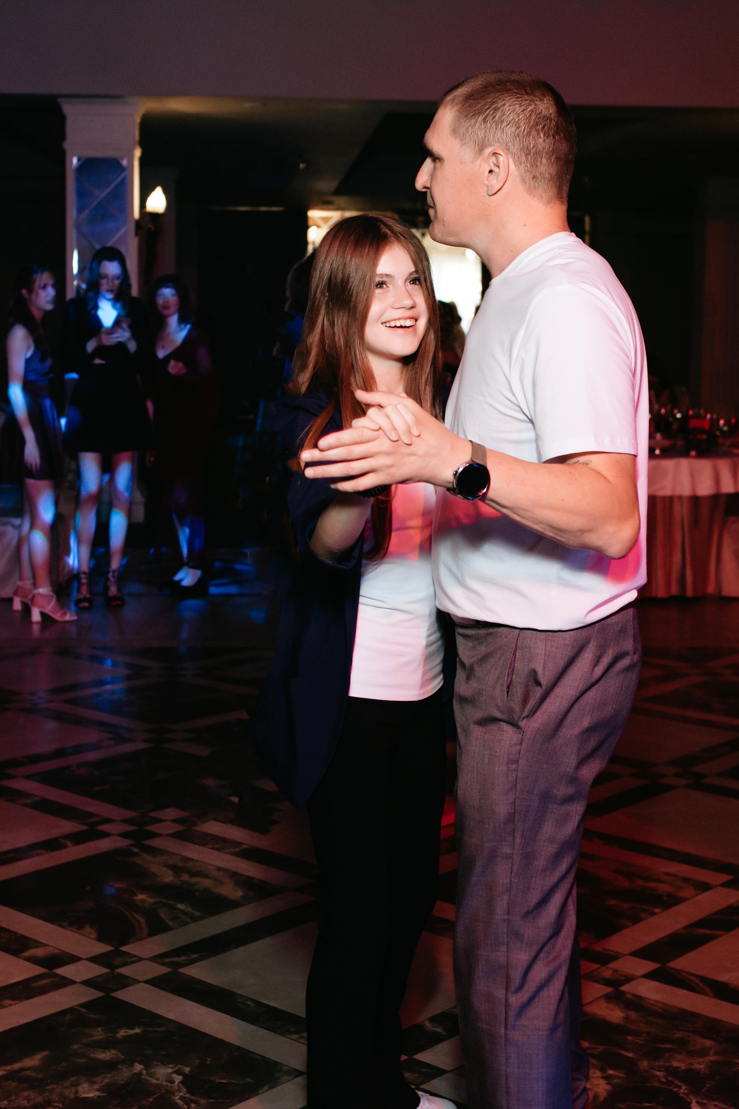 Выпускной 2025 (9класс) 124 школа. Фотограф в Челябинске Ополихина Анна