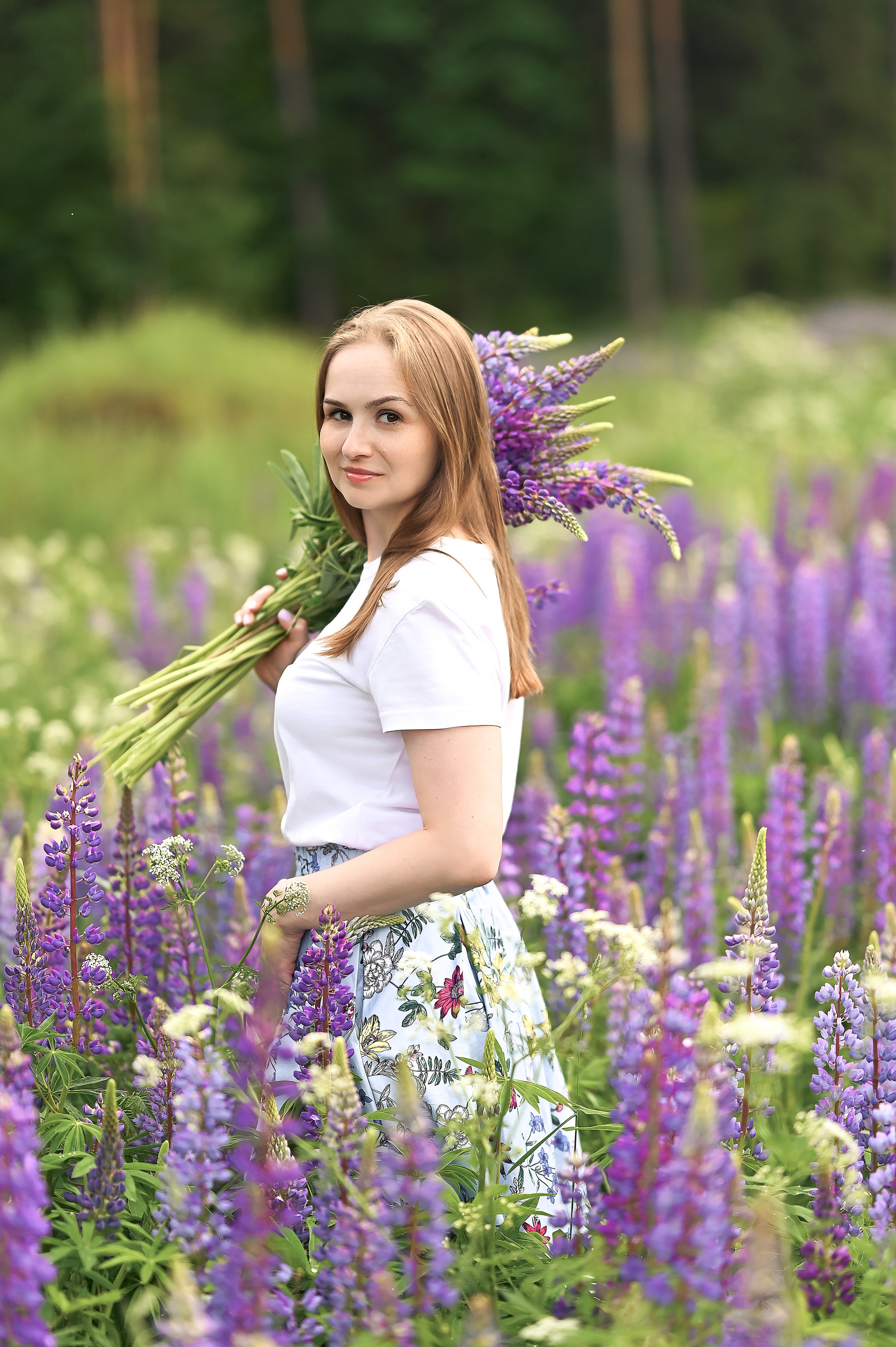 Анна и люпины. Фотограф Москва и Московская область Мария Кузьмина