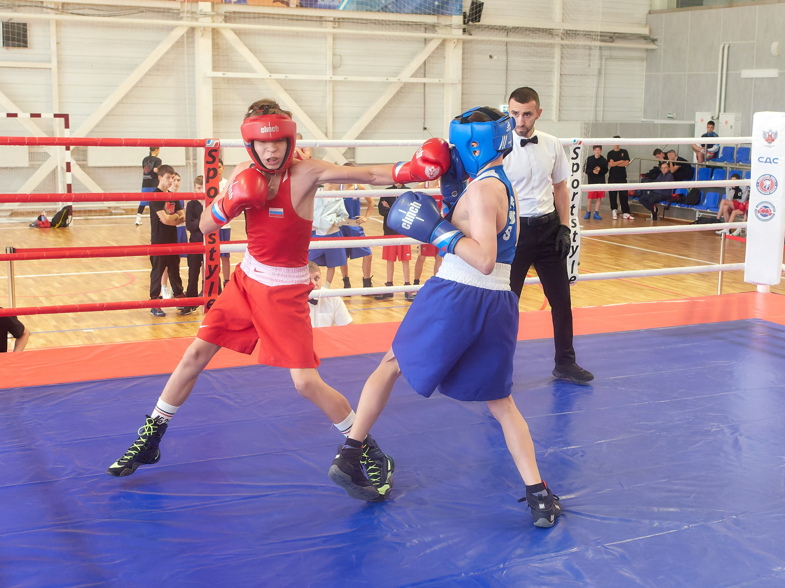 Открытие турнира по боксу памяти героя Советского Союза Михаила Крюкова. Семейный и детский фотограф в Междуреченск Олег Бамбульский