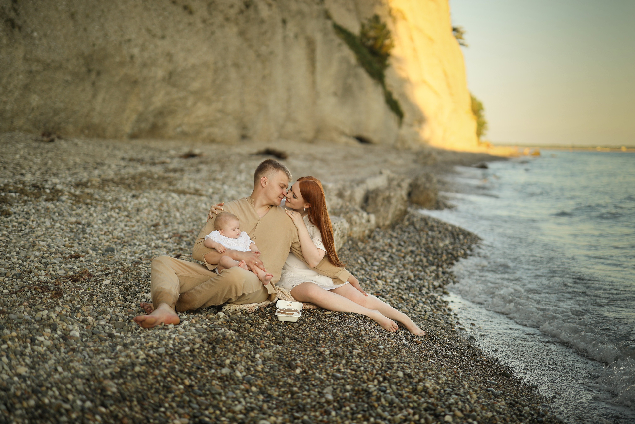 Семейная фотосессия на пляже в Абхазии. Свадебный и семейный фотограф в Абхазии Жанна Соснина