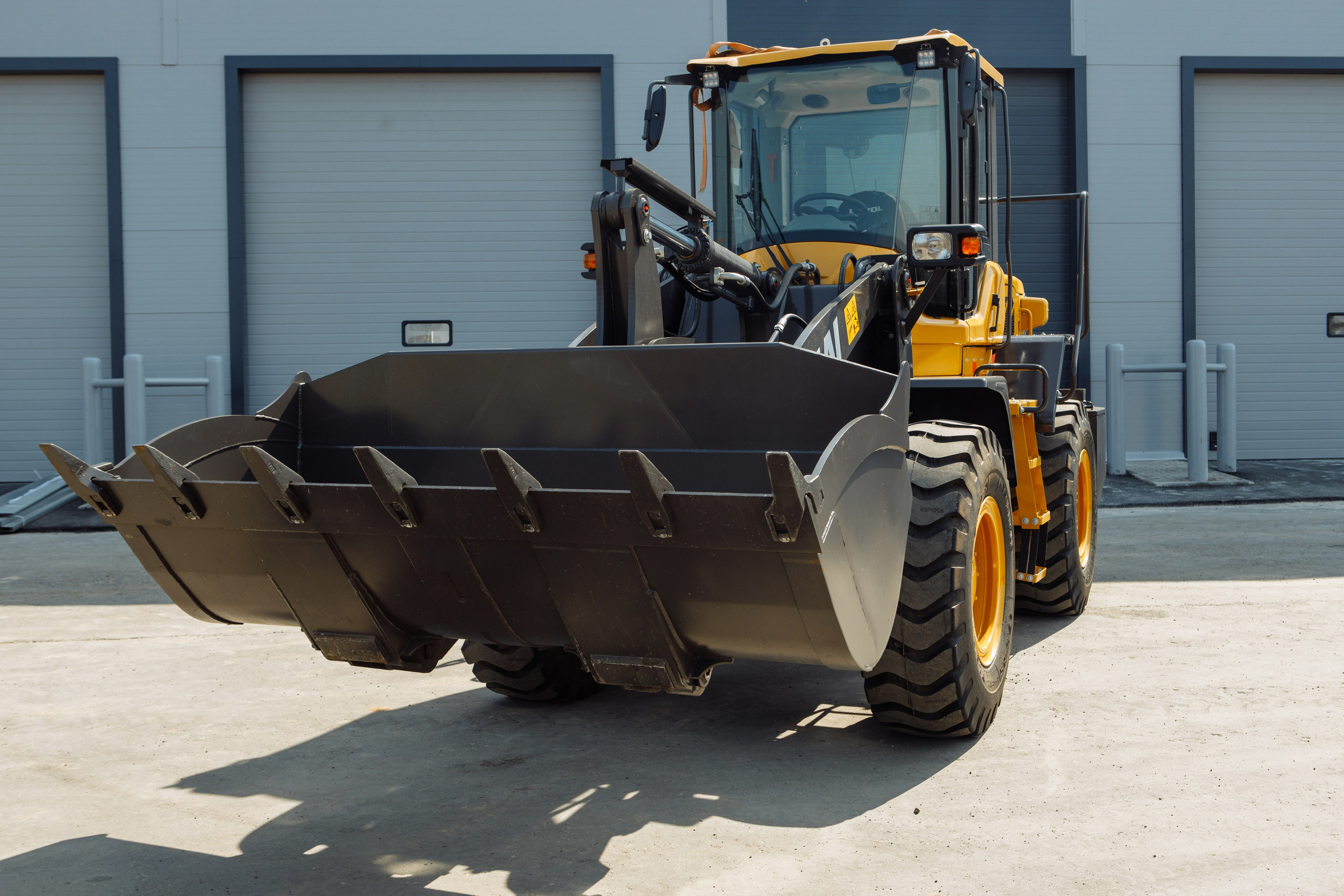 Фото фронт. погр. Weheavy WL836H. Продажа и обслуживание грузовой техники и спецтехники в г. Новосибирск компания СТИ