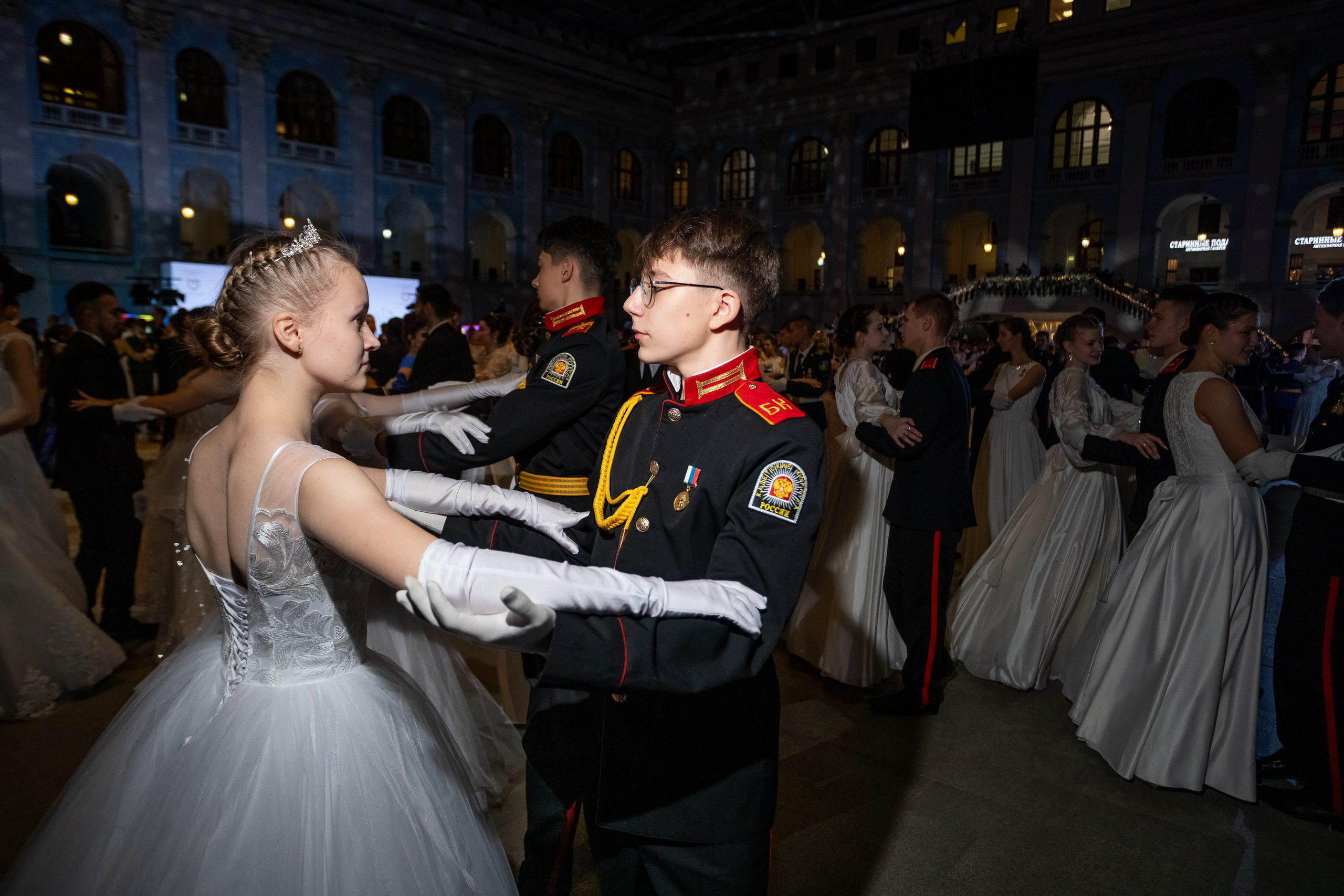 Кадетский бал. VICTOR SAPOZHNIKOV
