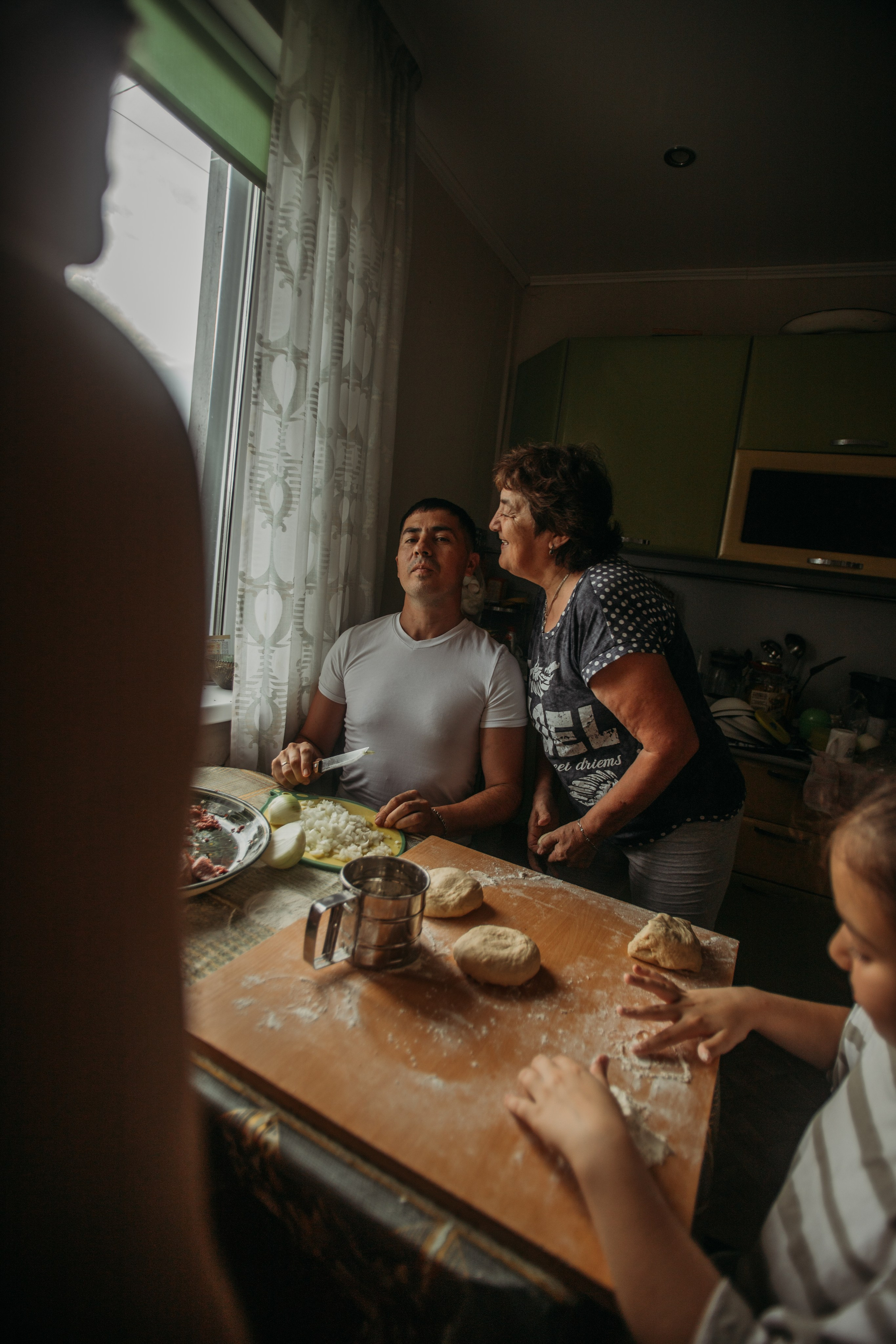 Домашняя фотосессия моей семьи. Венера Гайн. Репортажный фотограф  Тюмень. Обучение фотографии с 0