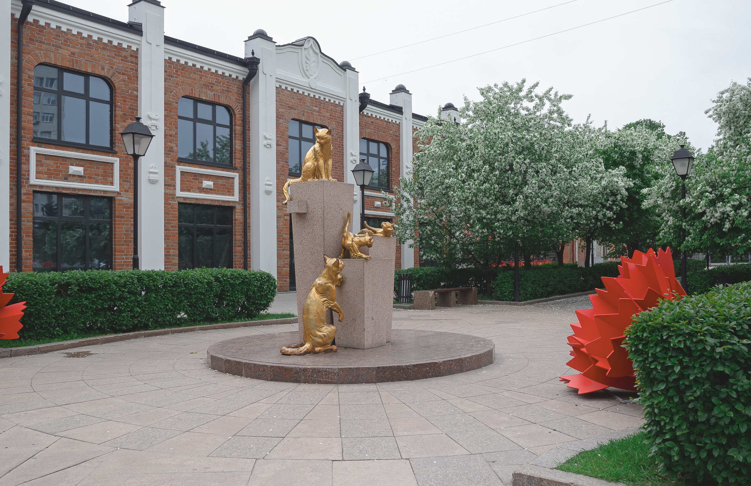Сквер Сибирских кошек в Тюмени