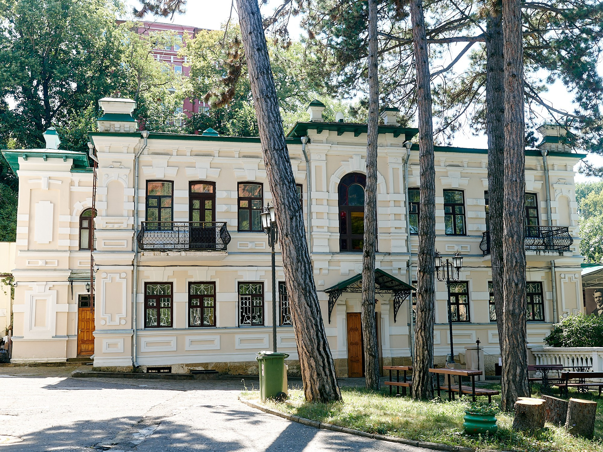 Кисловодск, Россия. Август 2024. Фотографии отовсюду и обо всем