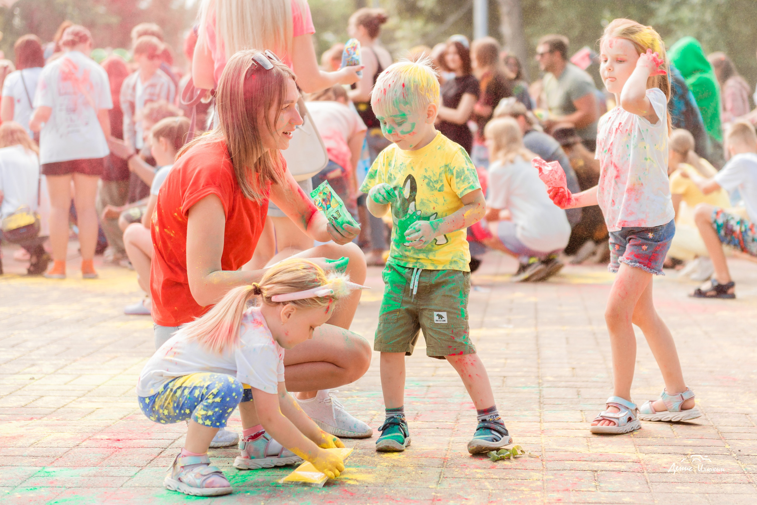 Краски Холи в Комсомольском Парке 2023. Детский фотограф, семейный фотограф и репортажи в Кемерово