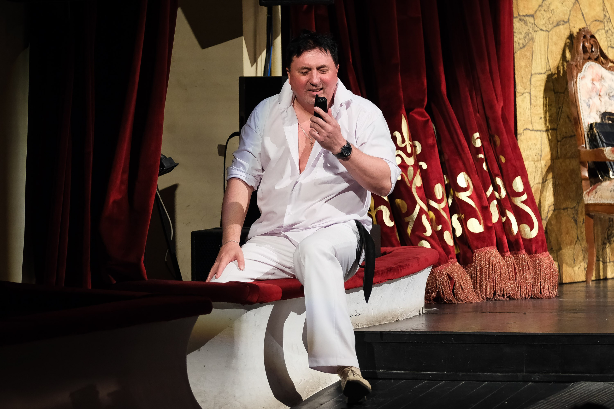 Ужин с дураком. Фотограф Анатолий Деникин