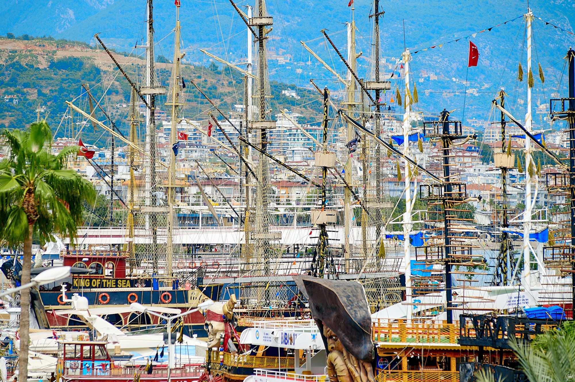 Alanya, Türkiye. May 2024. Фотографии отовсюду и обо всем