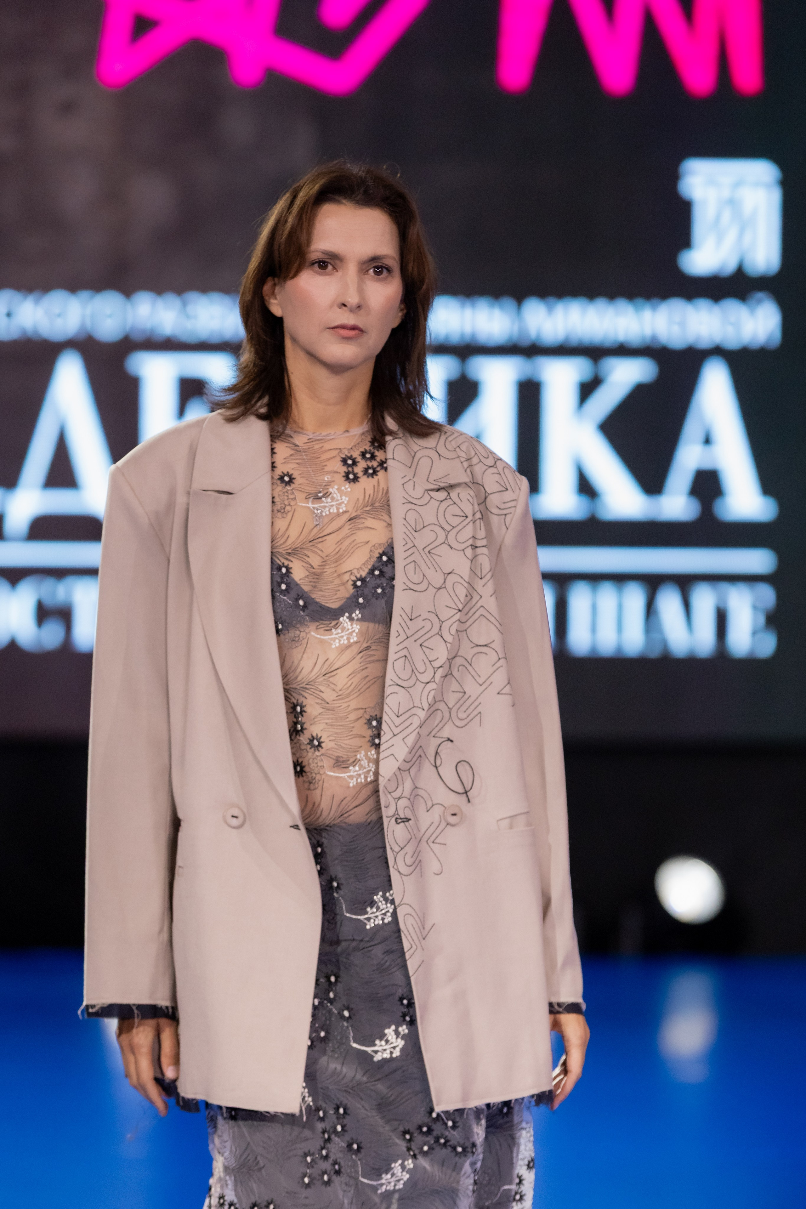 Подиум Volga Fashion Show 2025 в Ростове-на-Дону. Фотограф в Ростов-на-Дону Виктория Савчук