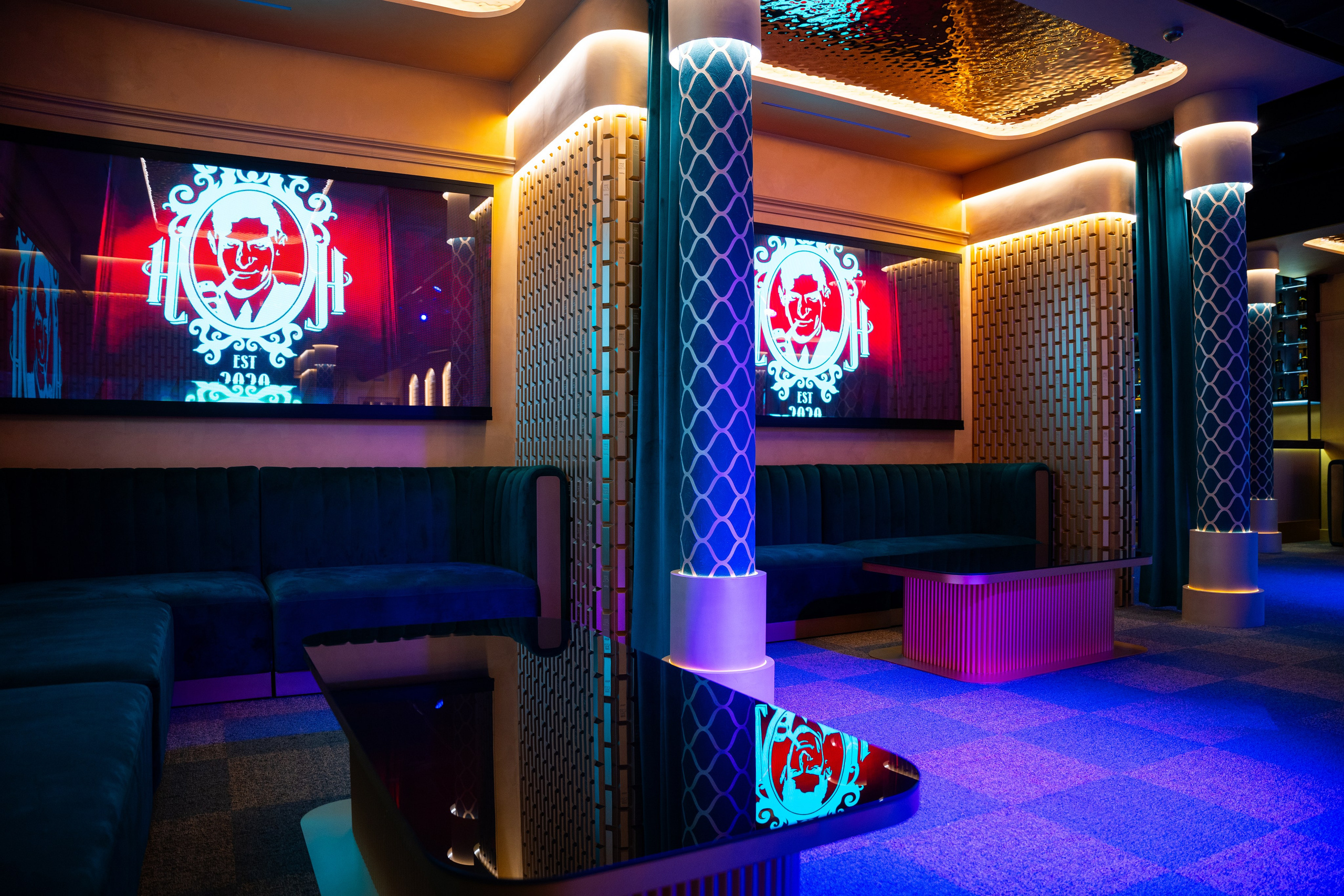 Фотосъемка интерьера стриптиз-клуба Hefner — элитный клуб Краснодара. Интерьерная фотосъемка клуба Hefner в Краснодаре — профессионально. Шедевры для Вас! Фотограф и Видеограф в Краснодаре Пахиев Руслан