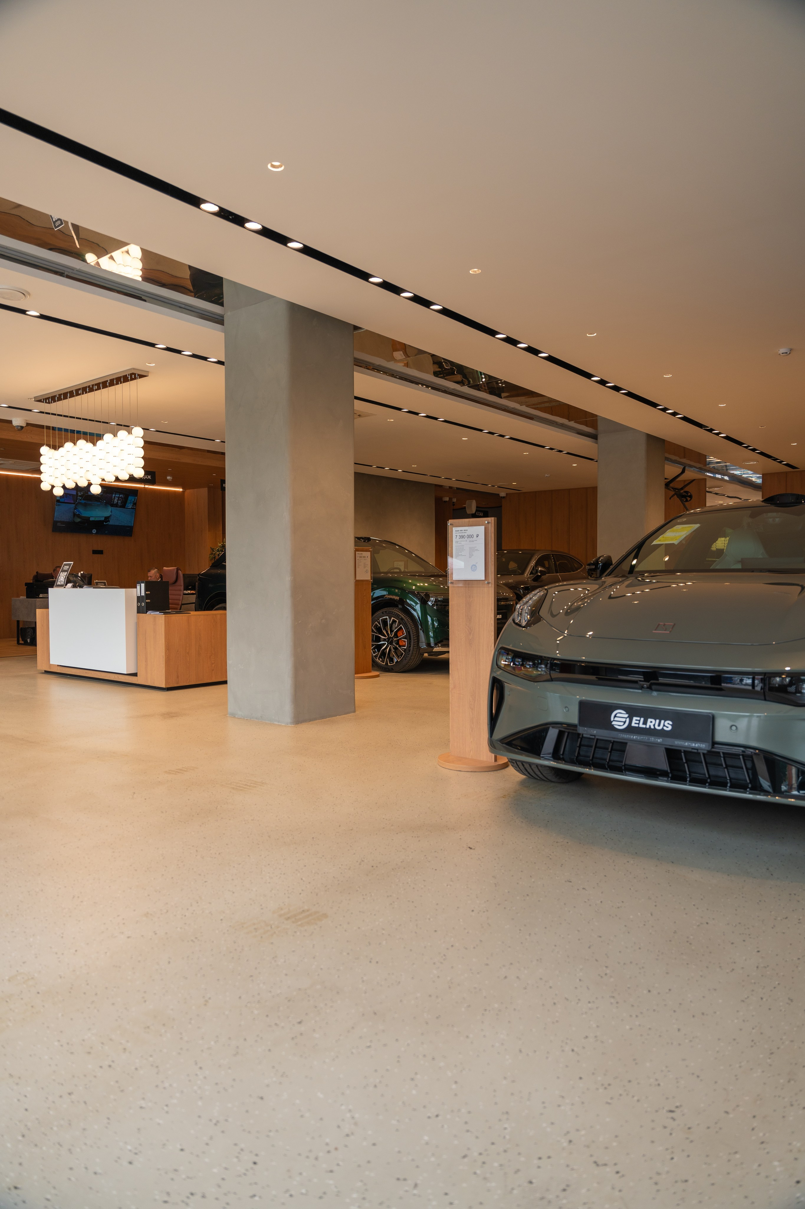 Интерьерная фотосъемка автосалона Elrus в Краснодаре. Zeekr, LiXiang Профессиональная фотосъемка интерьера премиум-автосалона в Краснодаре. Шедевры для Вас! Фотограф и Видеограф в Краснодаре Пахиев Руслан