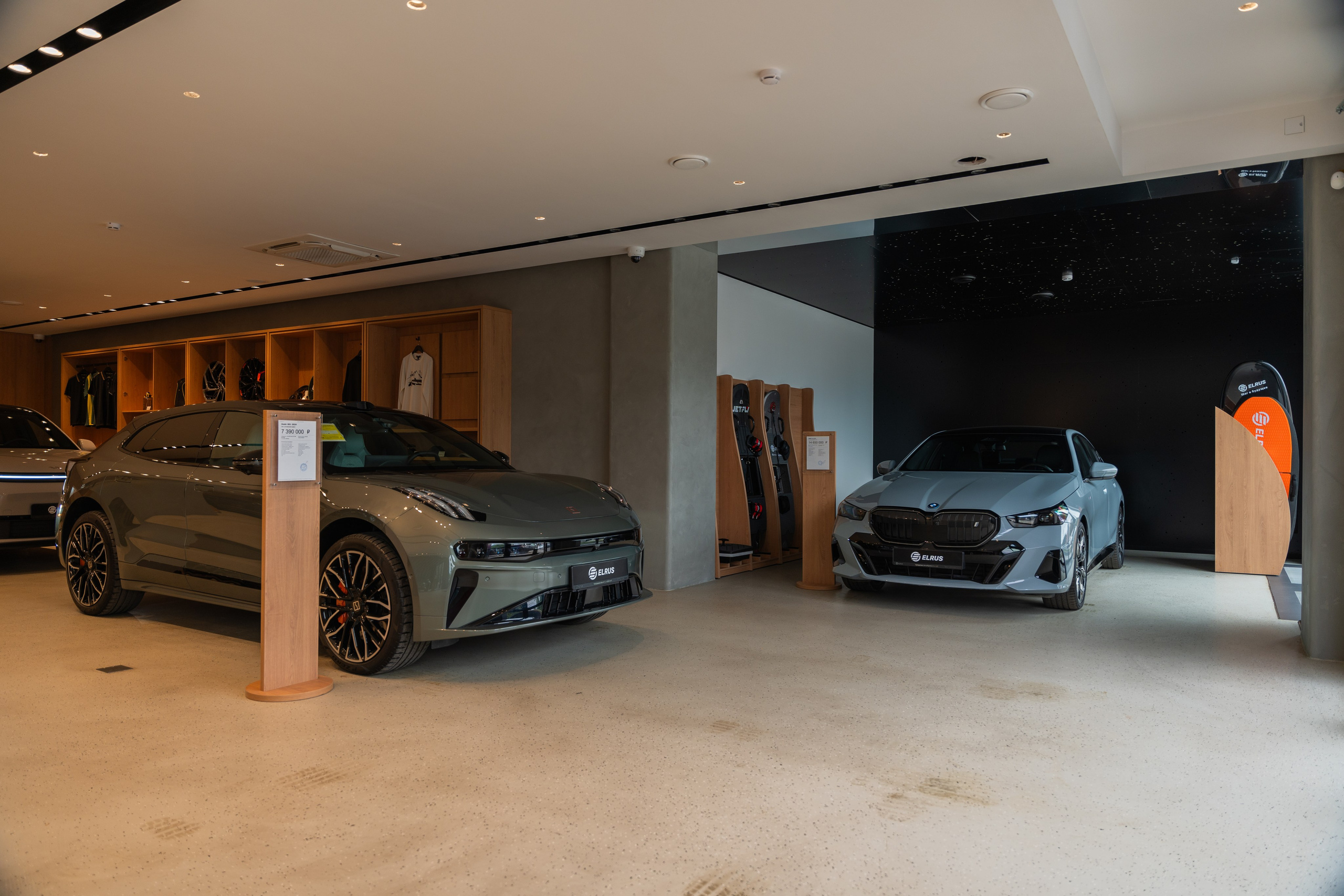 Интерьерная фотосъемка автосалона Elrus в Краснодаре. Zeekr, LiXiang Профессиональная фотосъемка интерьера премиум-автосалона в Краснодаре. Шедевры для Вас! Фотограф и Видеограф в Краснодаре Пахиев Руслан