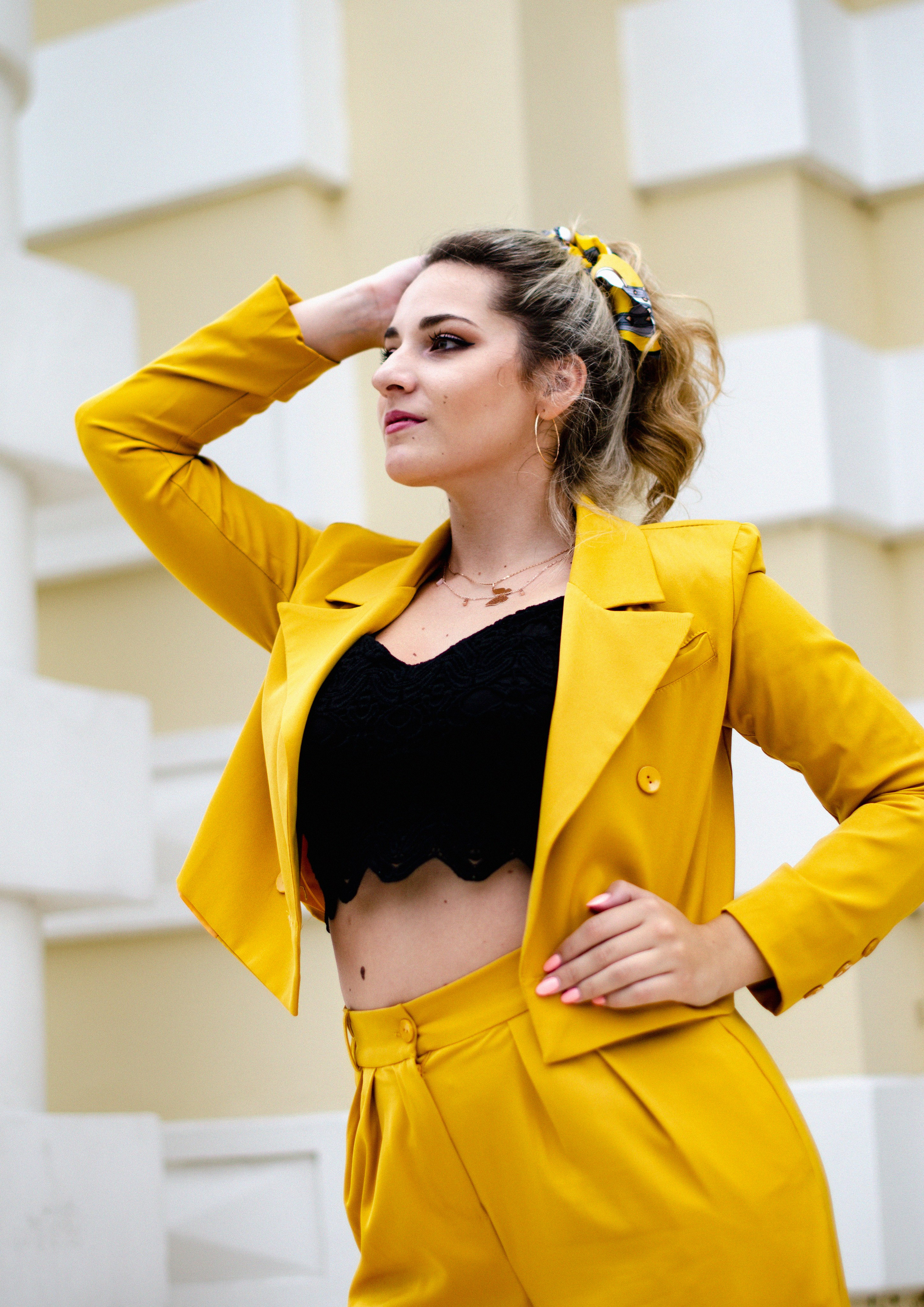 Park, woman in yellow, nature. Family, portrait, content photo in Costa Rica Evgeniya Besprozvannykh