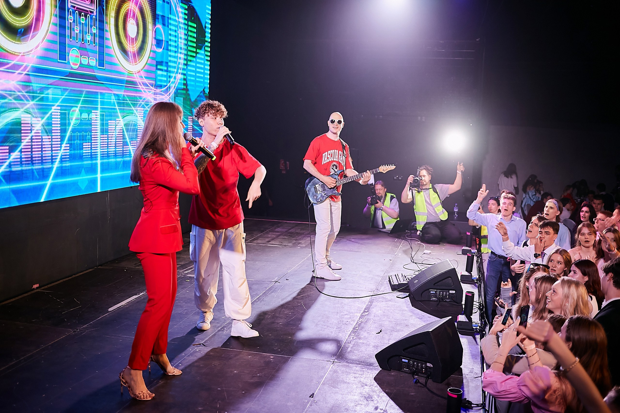 Выпускной 2024 концертный зал Академия ВТБ. Фотограф и Видеограф в Москве. Олег Корушев