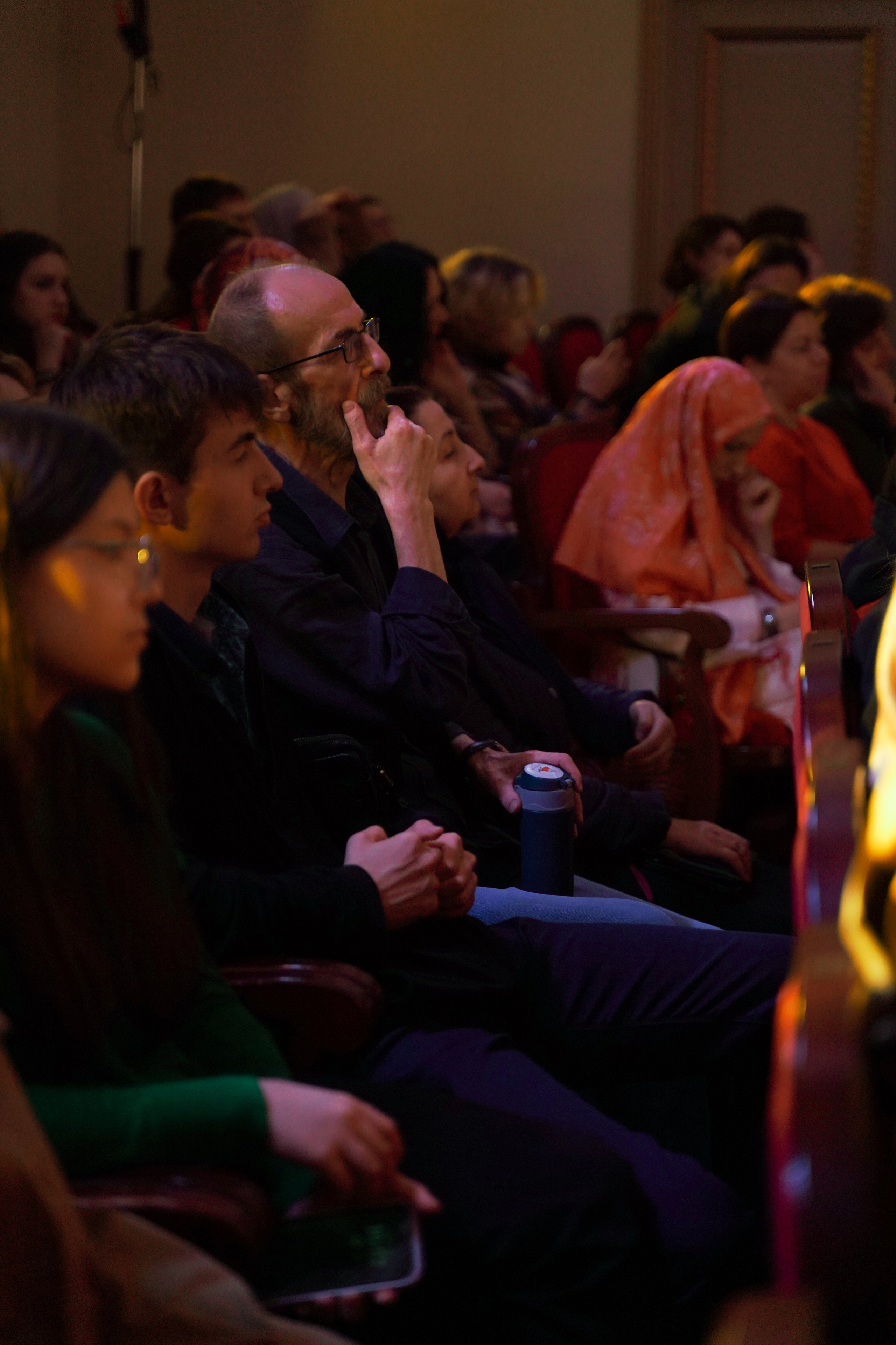 Поэтический вечер. Амина Абасова — индивидуальный фотограф в Махачкале, Дагестан