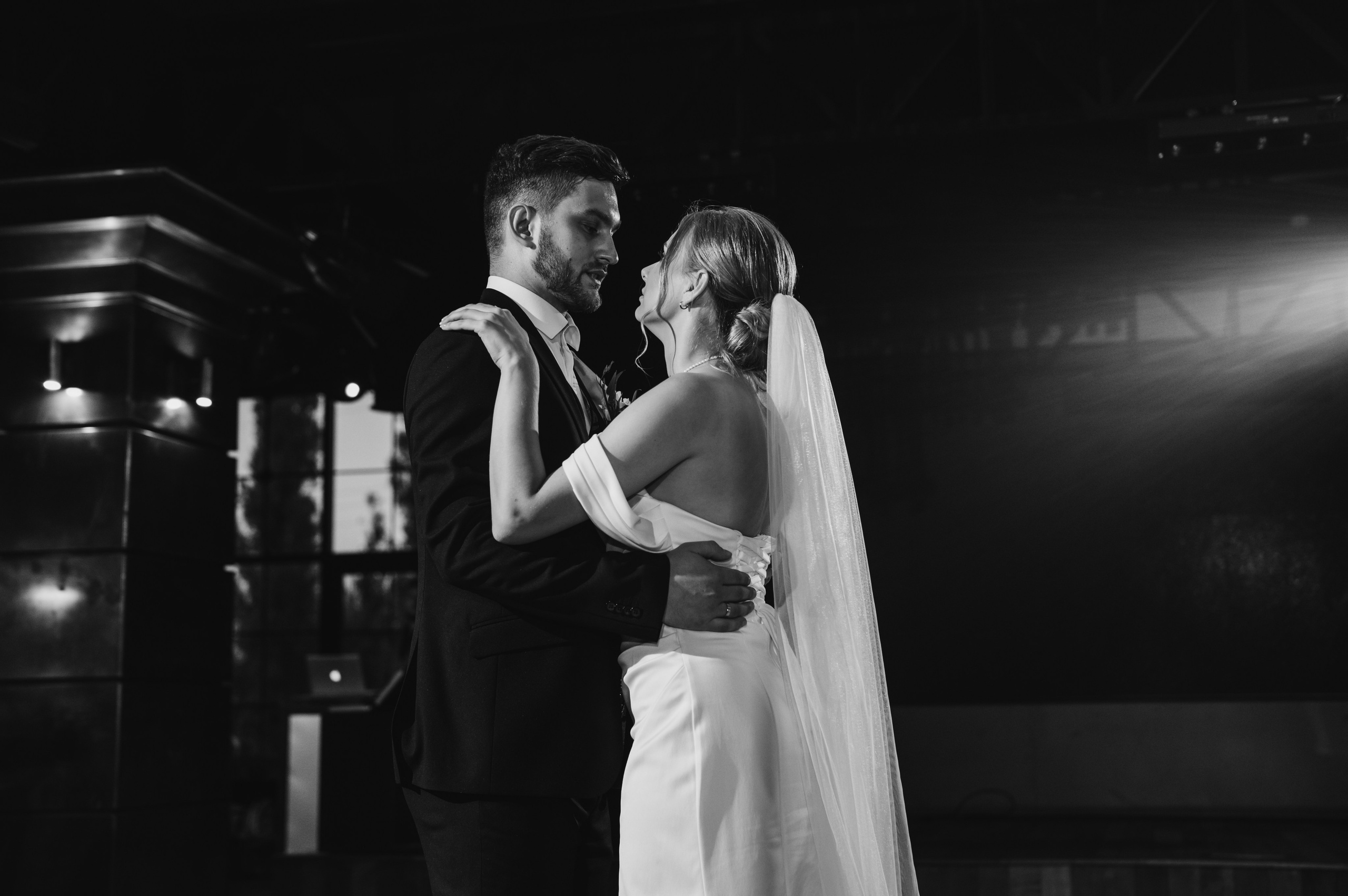 Даниил и Валерия. Черная утка. Полный день. Фотограф Екатерина Бочарникова