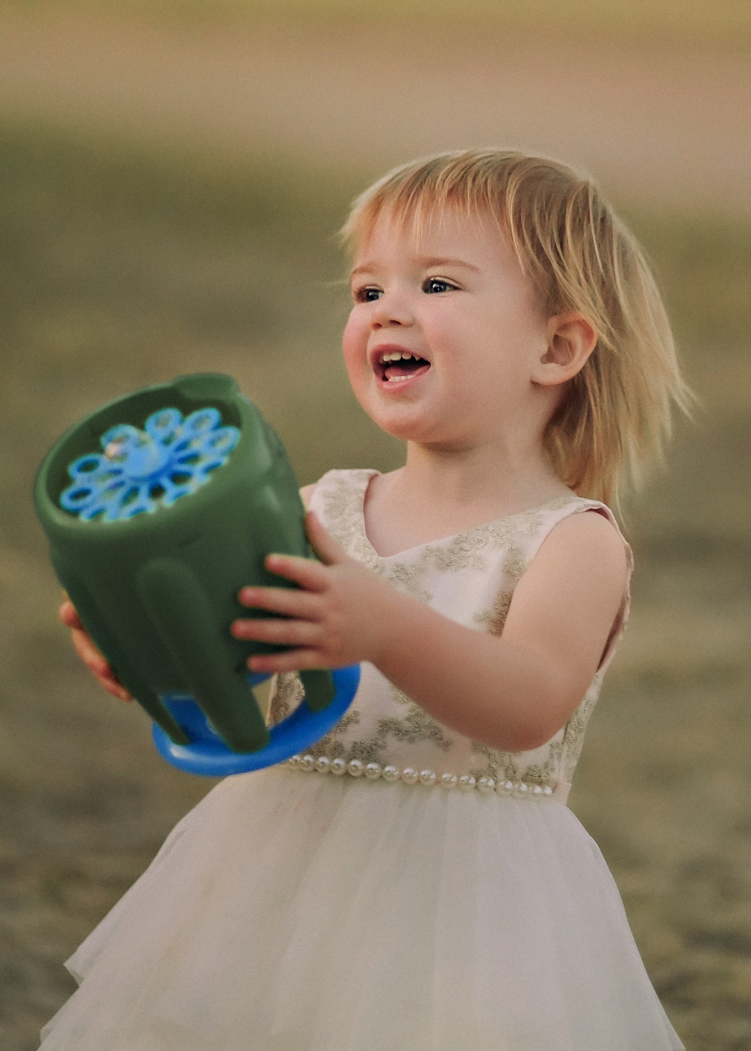 Family snuggles & smiles — cozy family photos