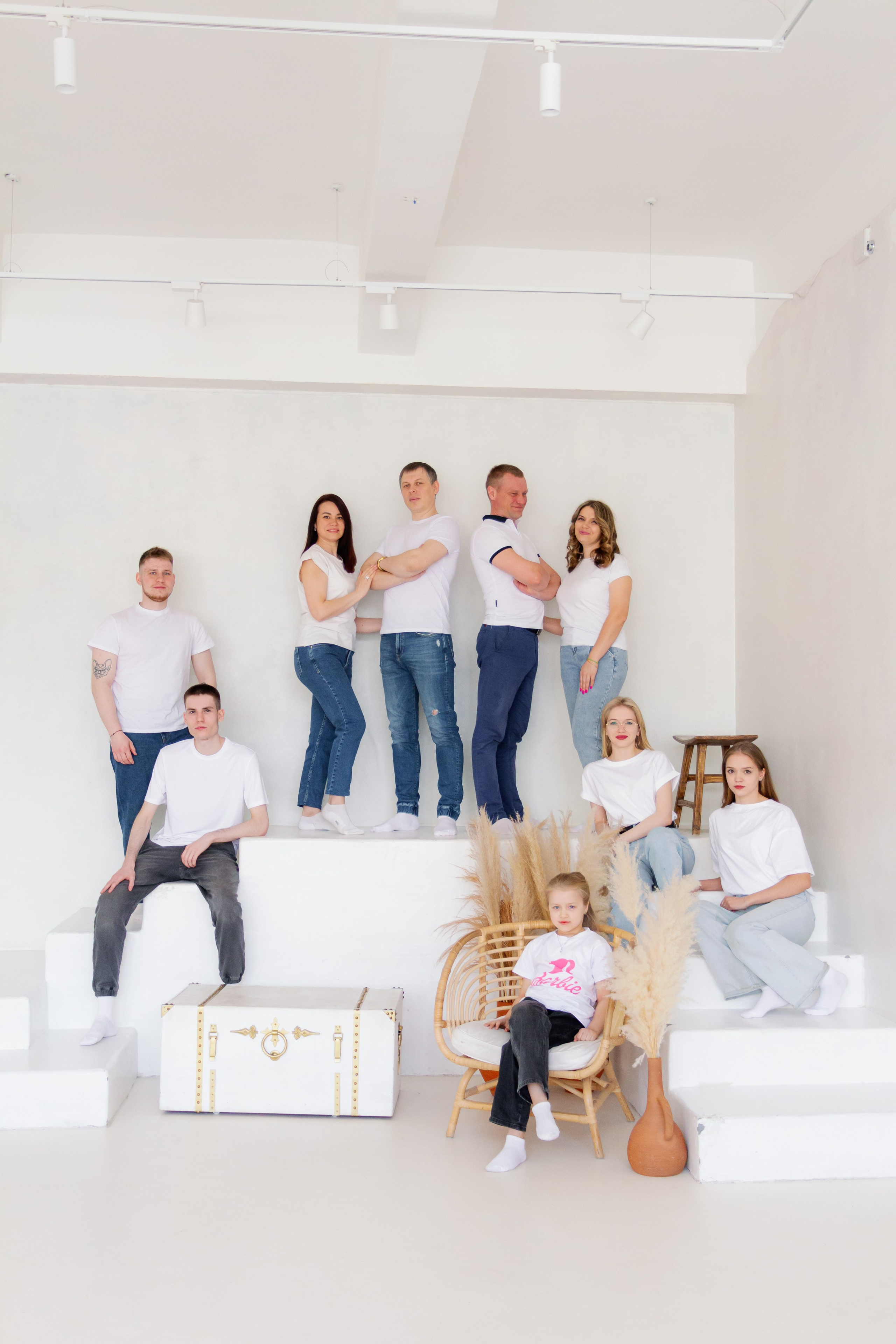 Две сестры. Две семьи. Одна любовь. Семейная фотосессия в студии, Екатеринбург. Фотограф в Екатеринбурге Пойгина Елена