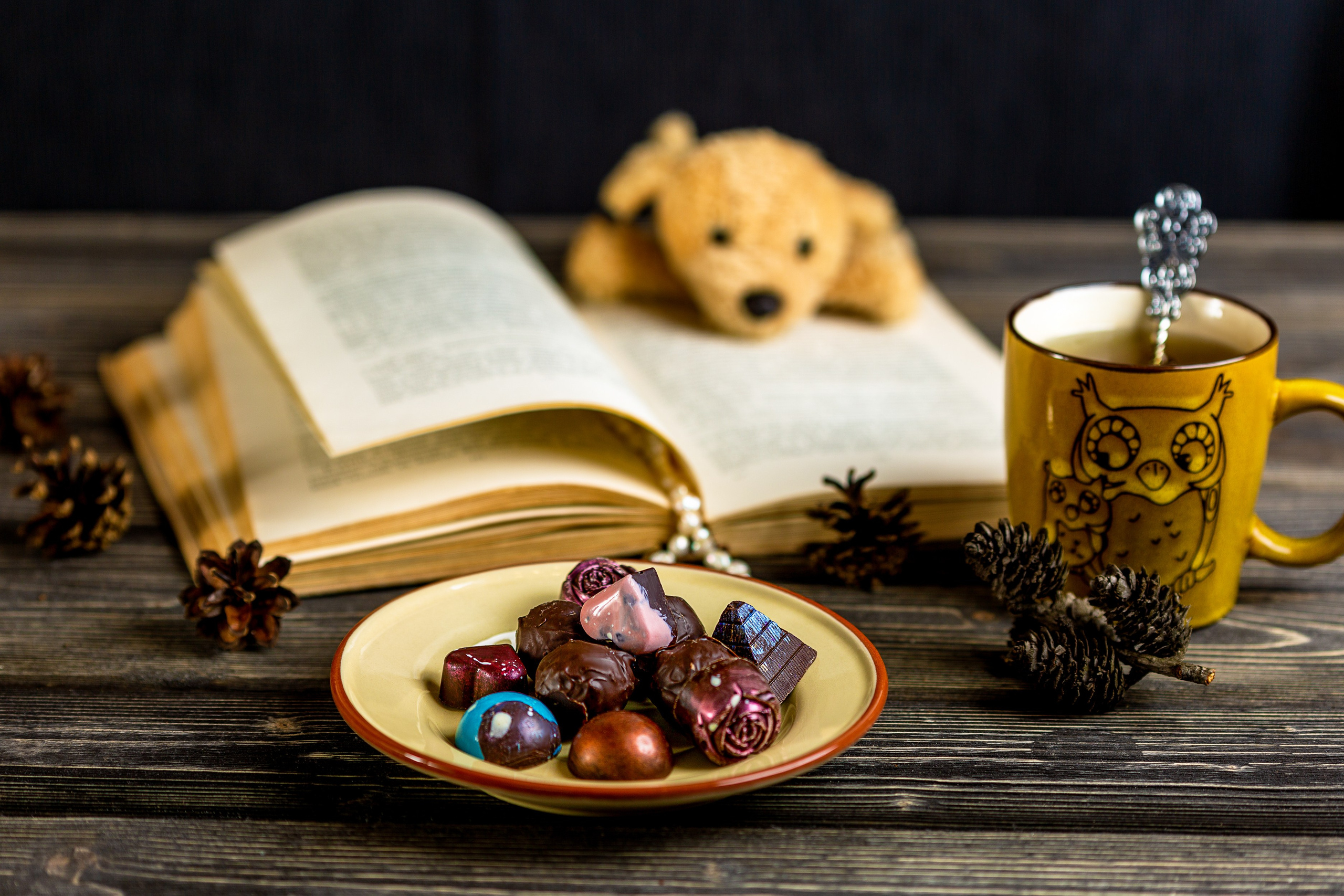 Уютное чаепитие с конфетами