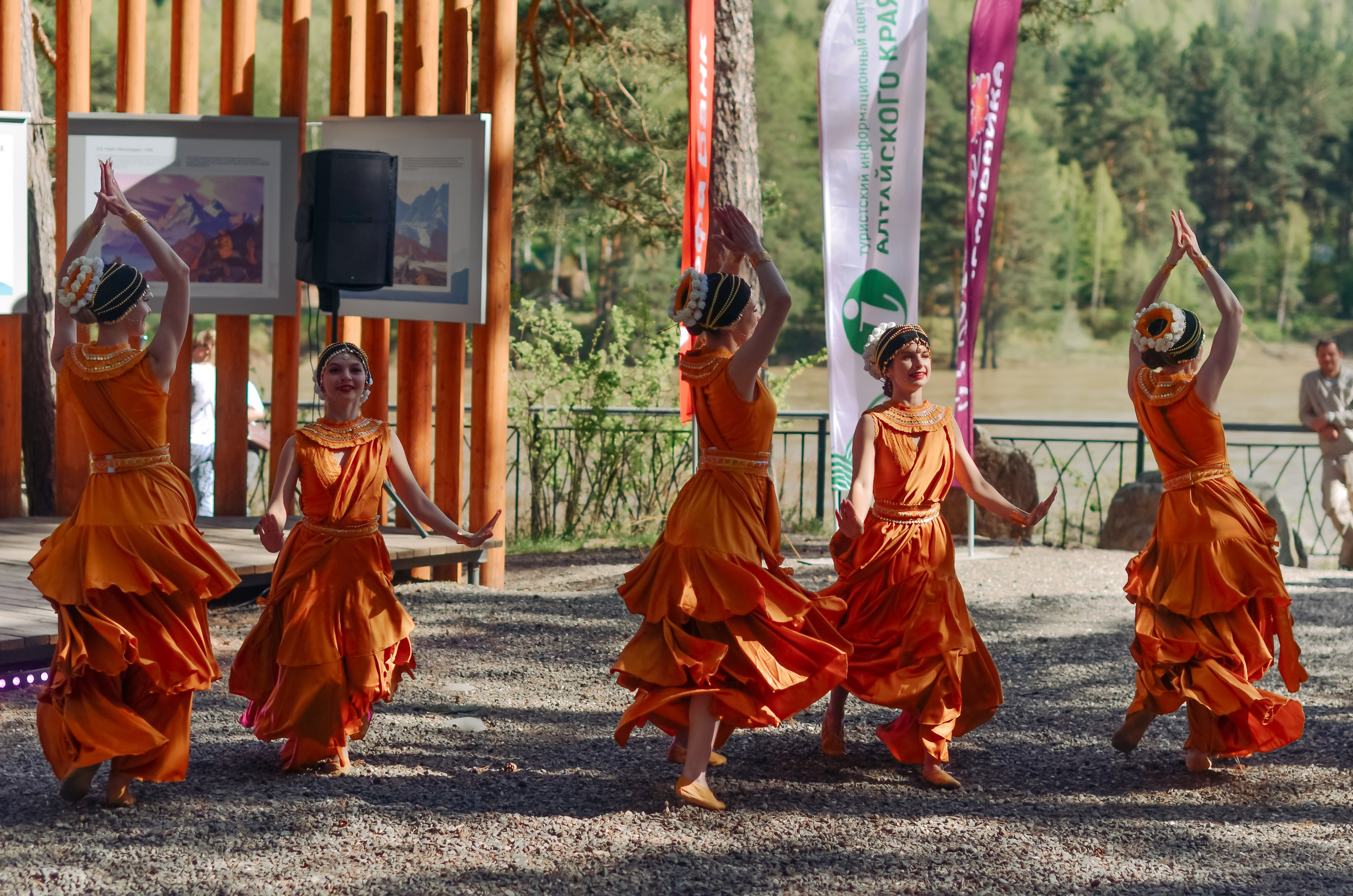 Фестиваль «Цветение Маральника на Алтае 2025». Фоторепортаж. Денисова Аля — фотограф для парных съемок и индивидуальных историй в Барнауле