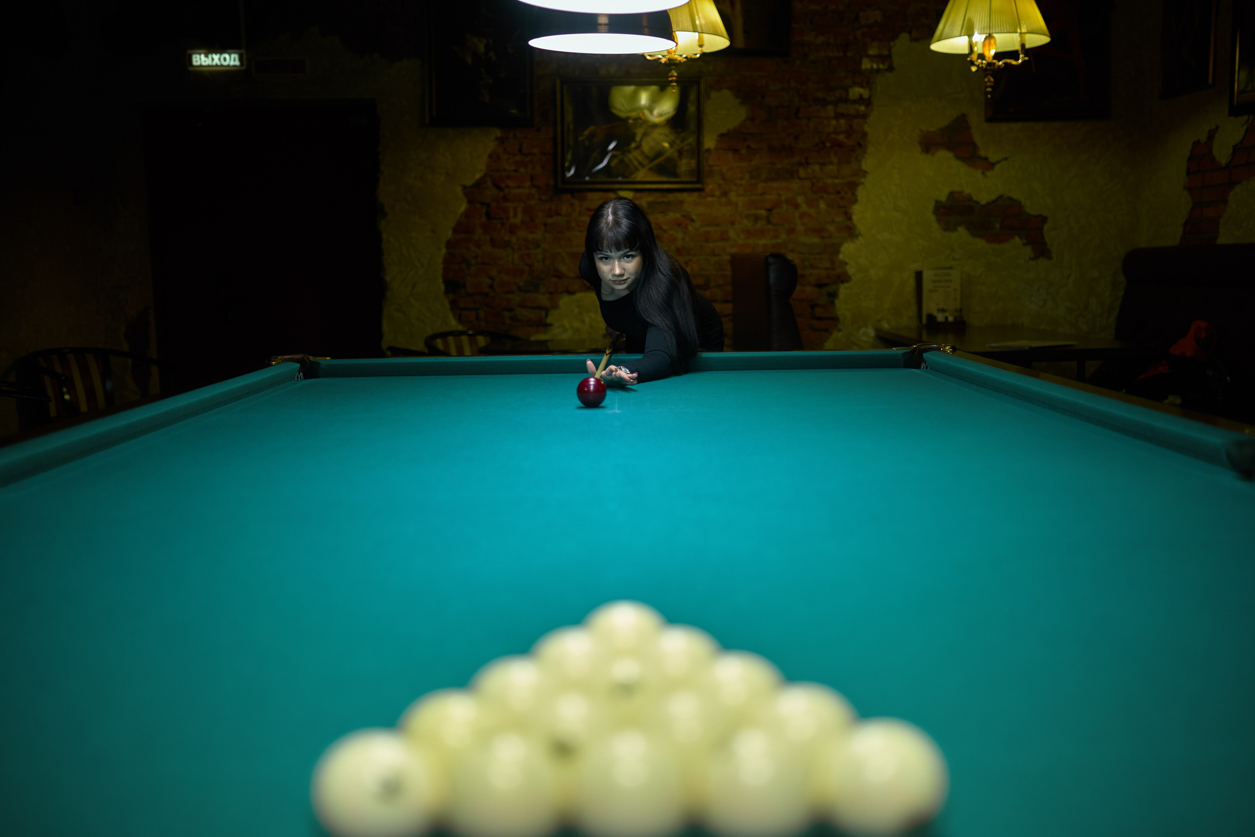 Индивидуальная женская  фотосессия в бильярдной. Чувашия, Чебоксары. Владимир Суздалов (ProMaXe) — Портретный фотограф, тематические фотосессии в Чебоксарах