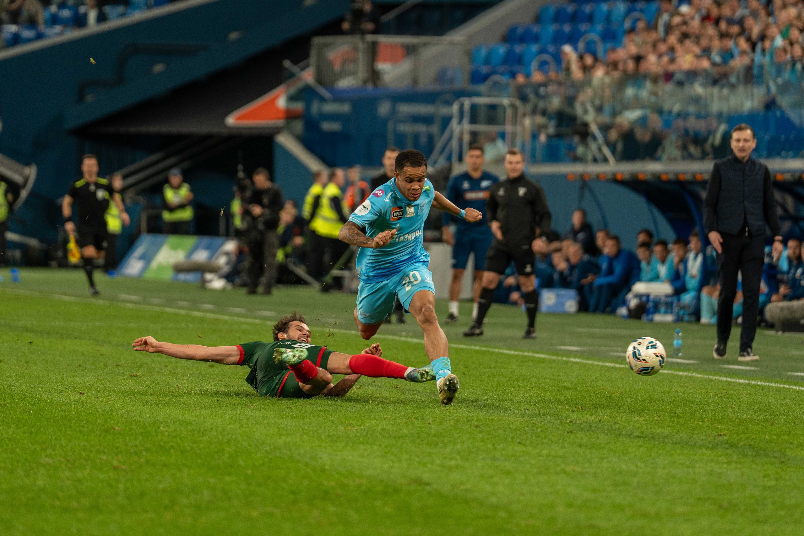 Зенит — Локомотив: фотогалерея 14-го тура РПЛ на Газпром Арене | Антон Гауф. Спортивный фотограф в Санкт-Петербурге | Антон Гауф