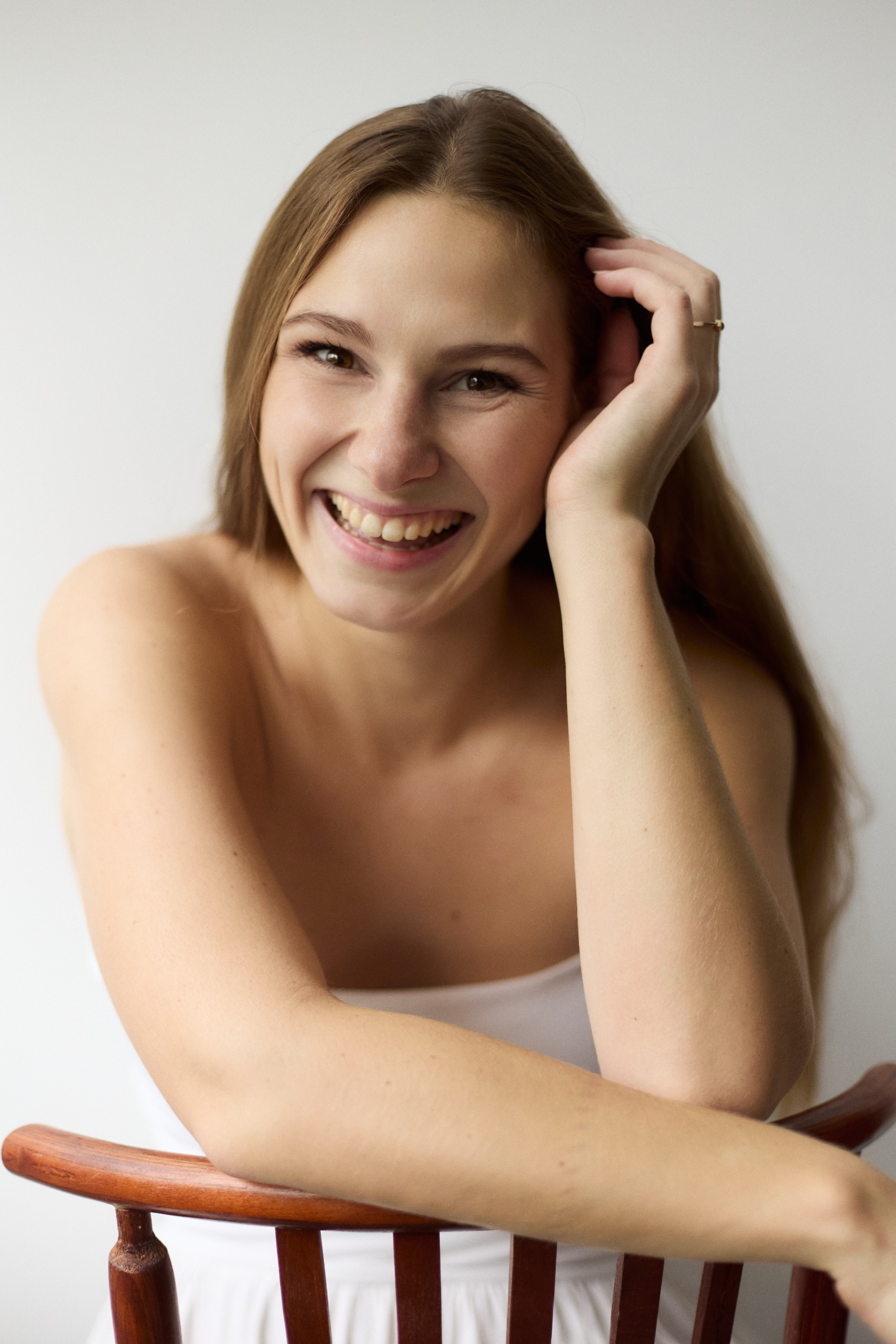 актерское портфолио для молодой девушки в студии, портретная фотосессия