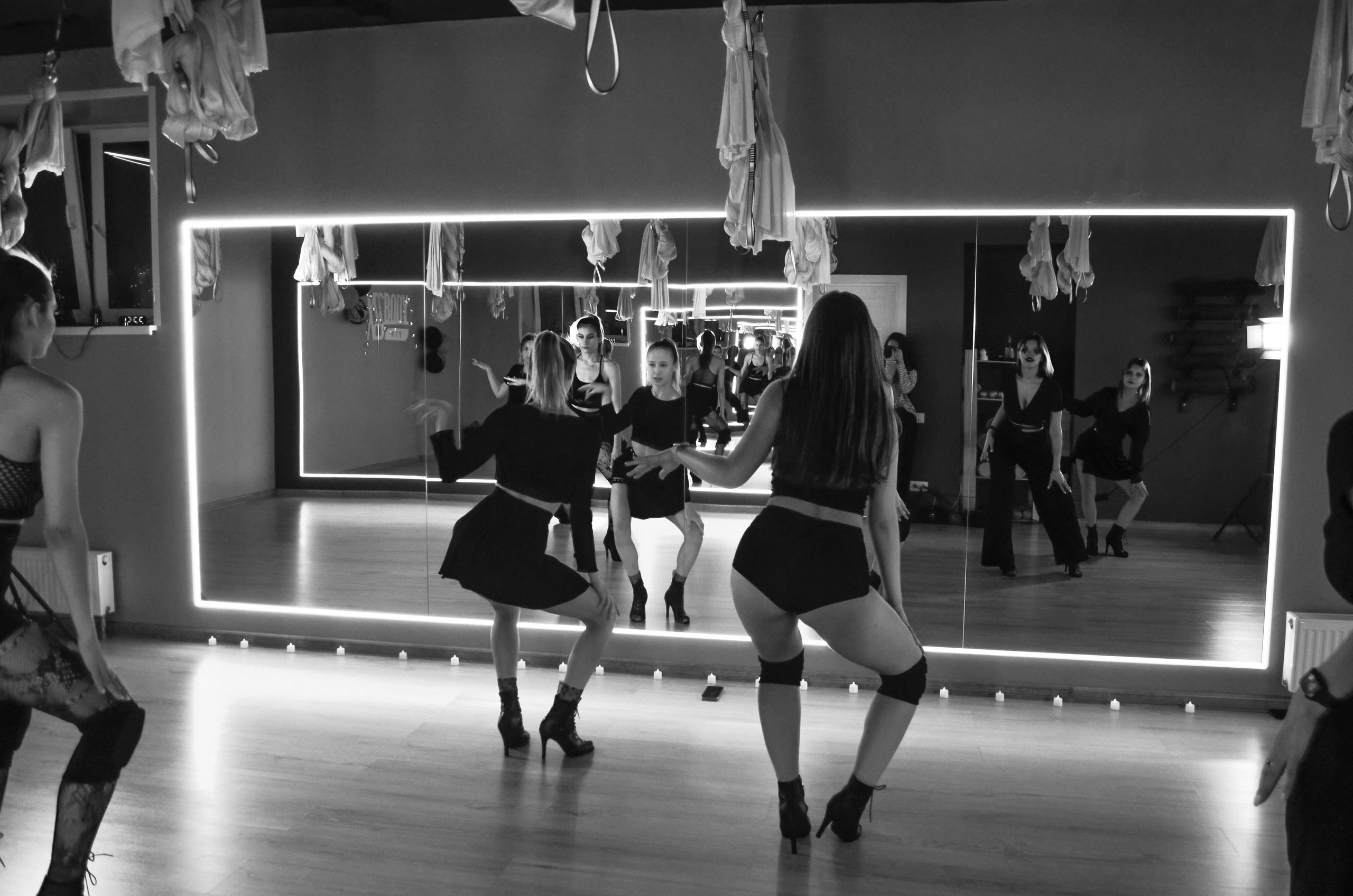 Фоторепортаж мероприятия в фитнес-клубе. Денисова Аля — фотограф для парных съемок и индивидуальных историй в Барнауле